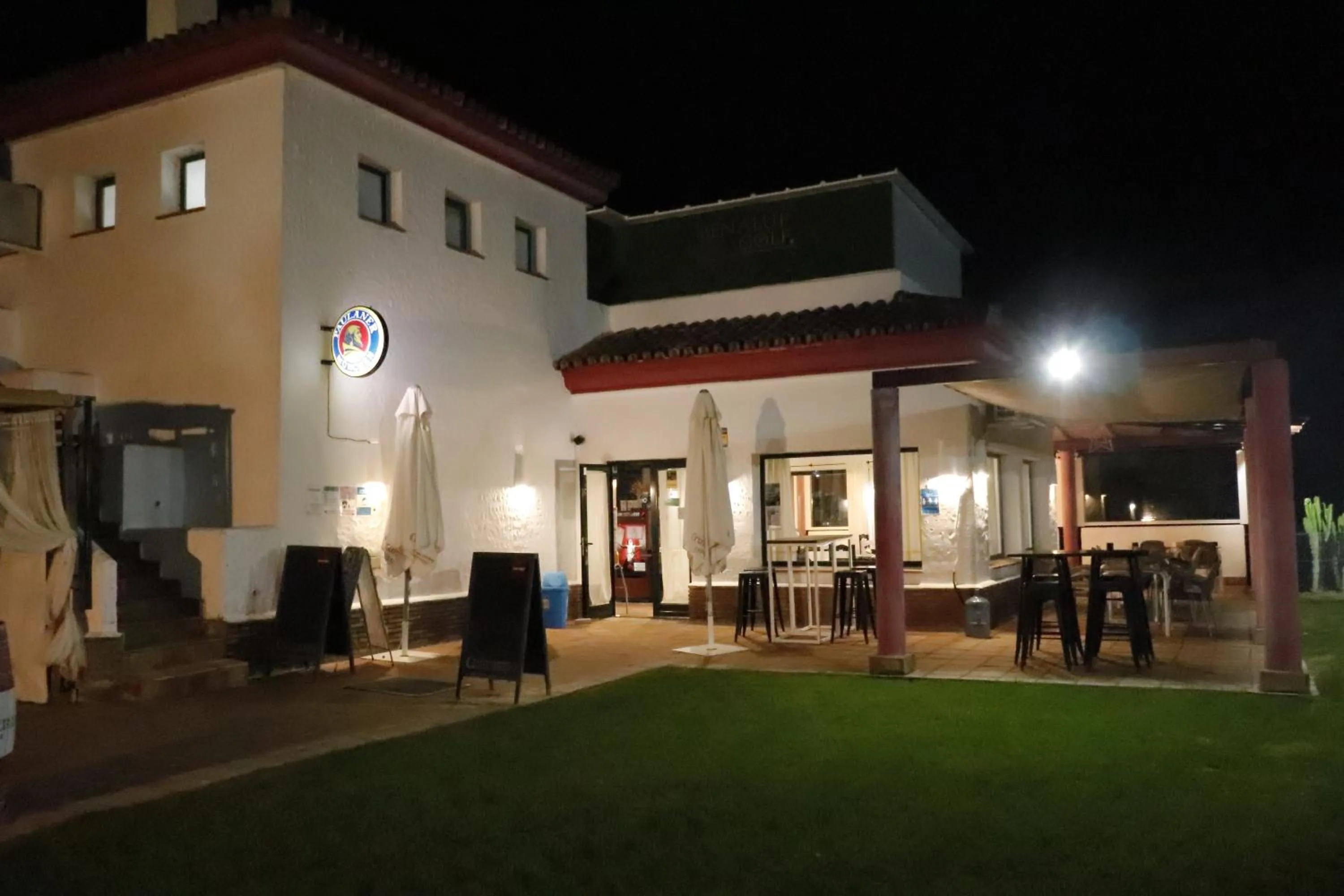 Property building in Hostal Restaurante Benalup Golf