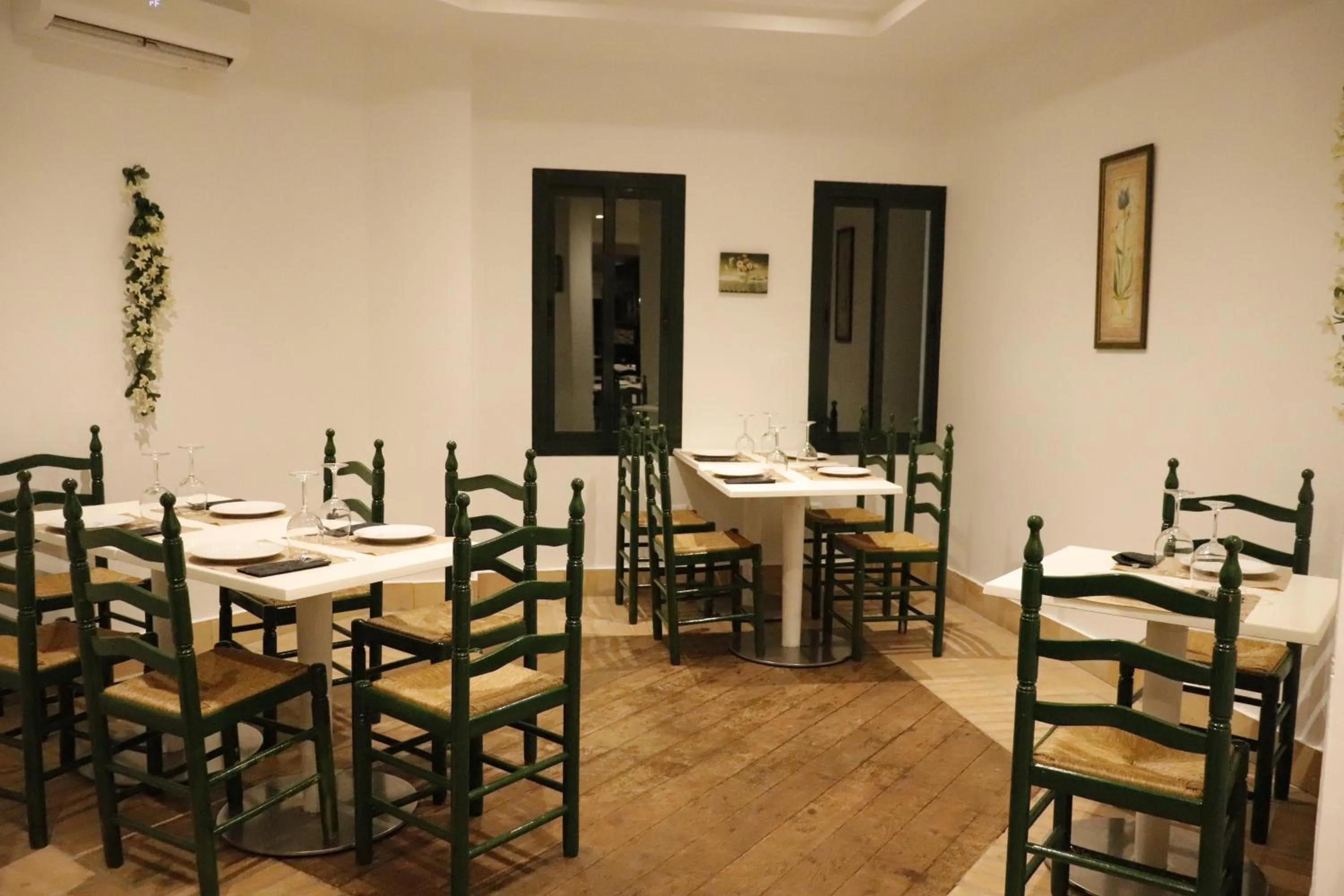 Restaurant/places to eat in Hostal Restaurante Benalup Golf