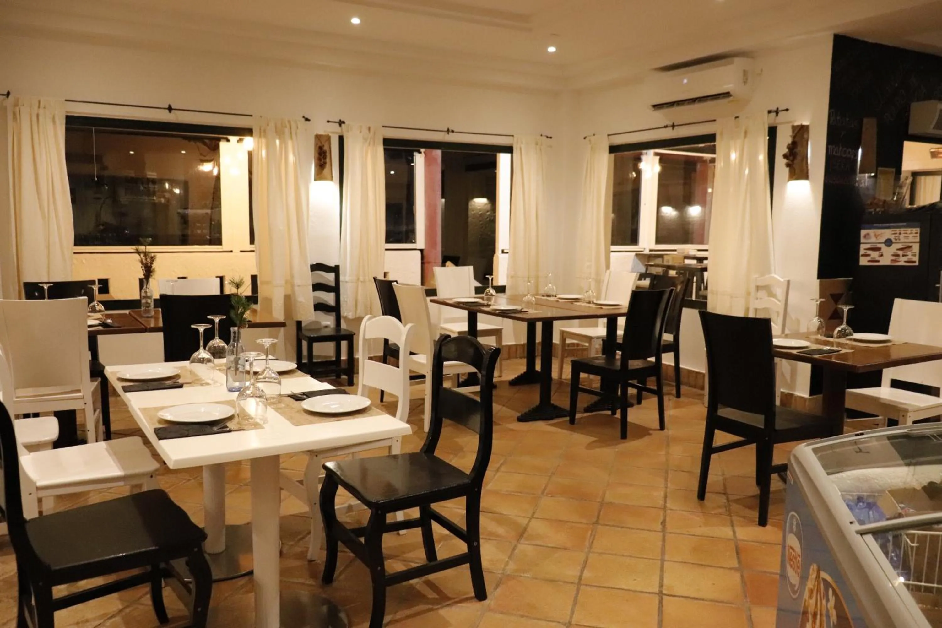 Restaurant/places to eat in Hostal Restaurante Benalup Golf
