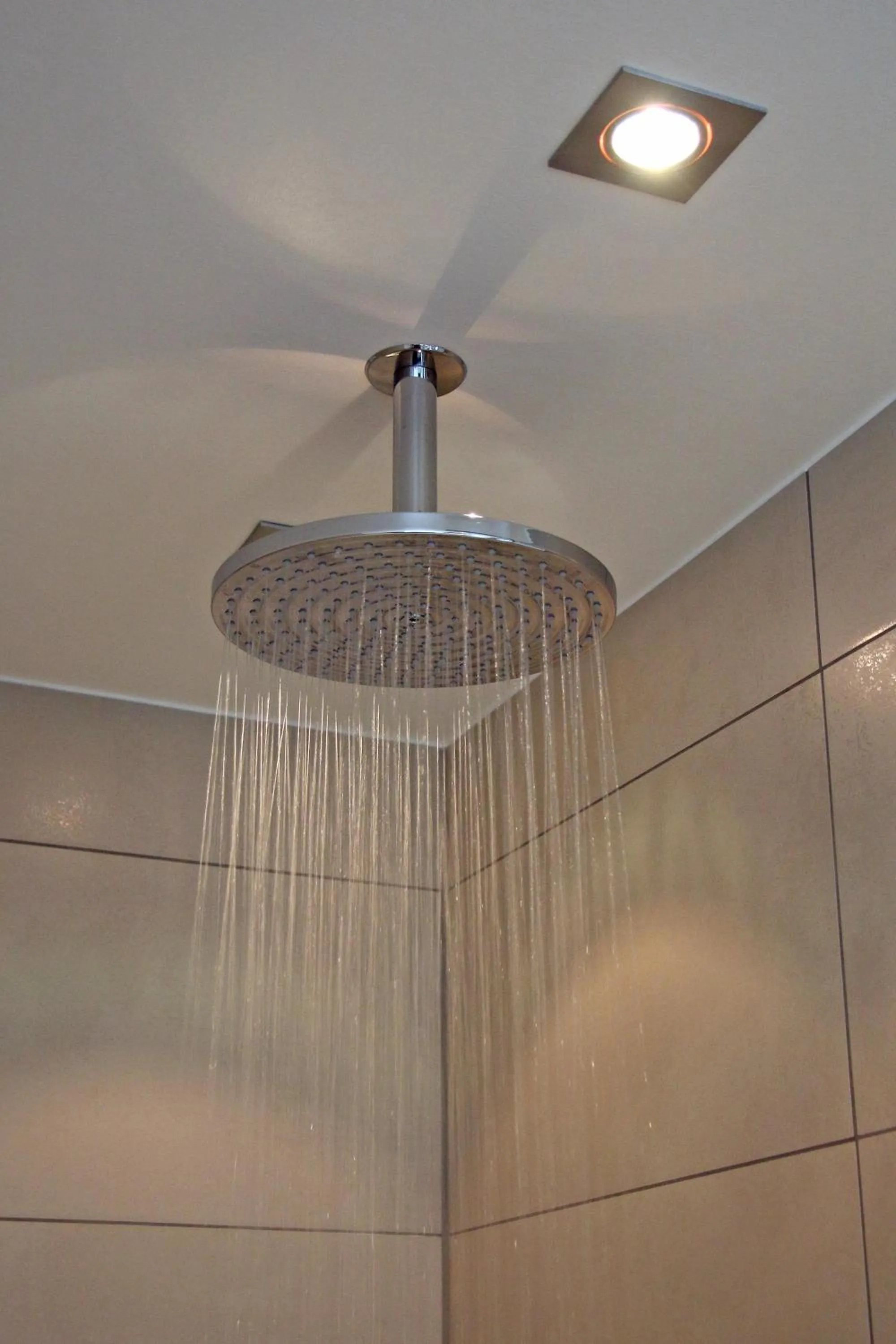Shower in Hotel Josten