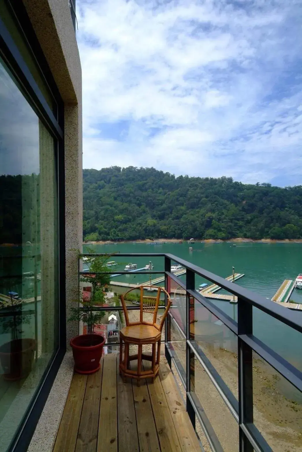 Quadruple Room with Lake View in Lakeview Homestay Quadruple Room with Lake View in Lakeview Homestay