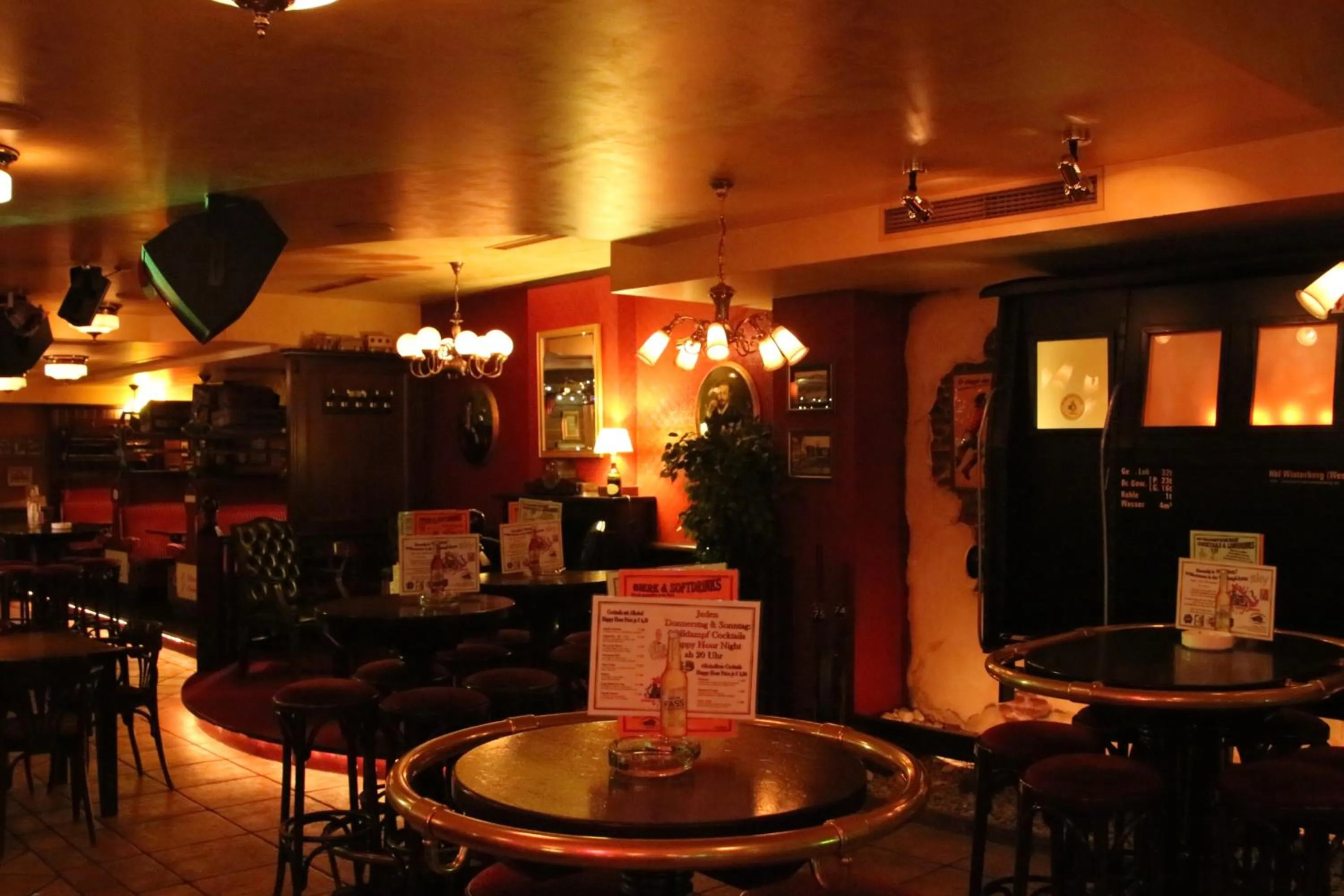 Restaurant/places to eat in Central-Hotel