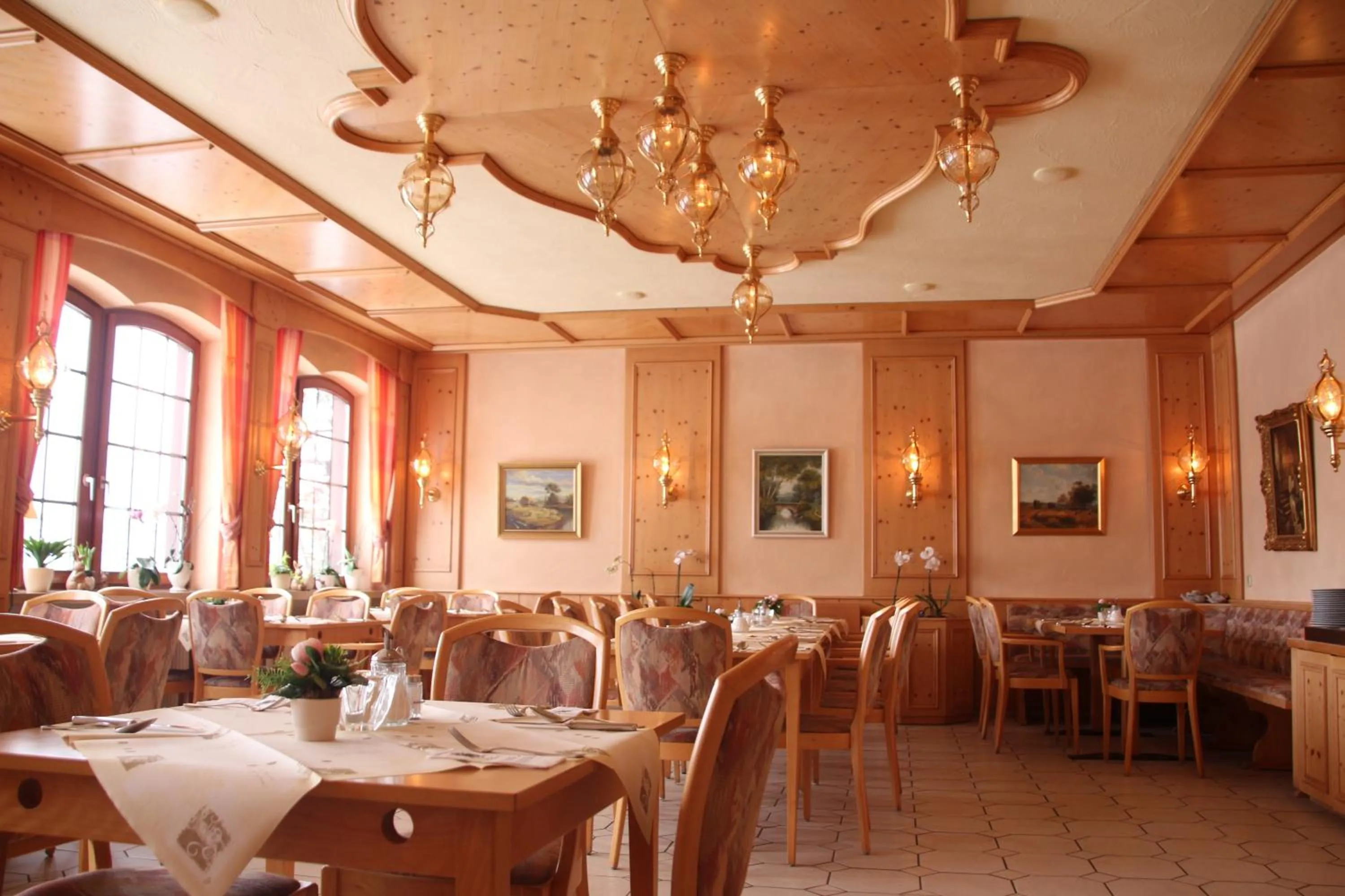 Restaurant/places to eat in Central-Hotel