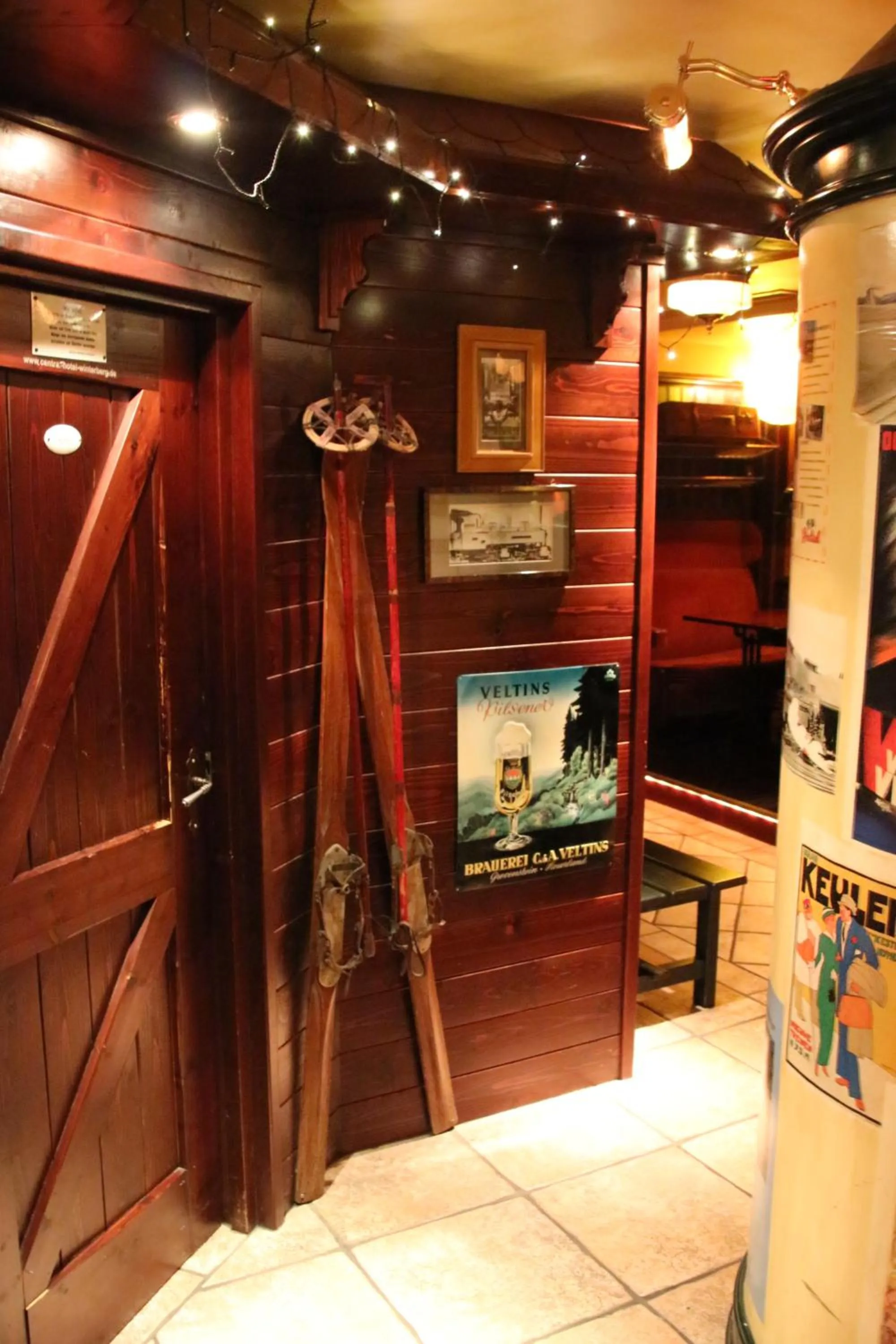 Restaurant/places to eat in Central-Hotel