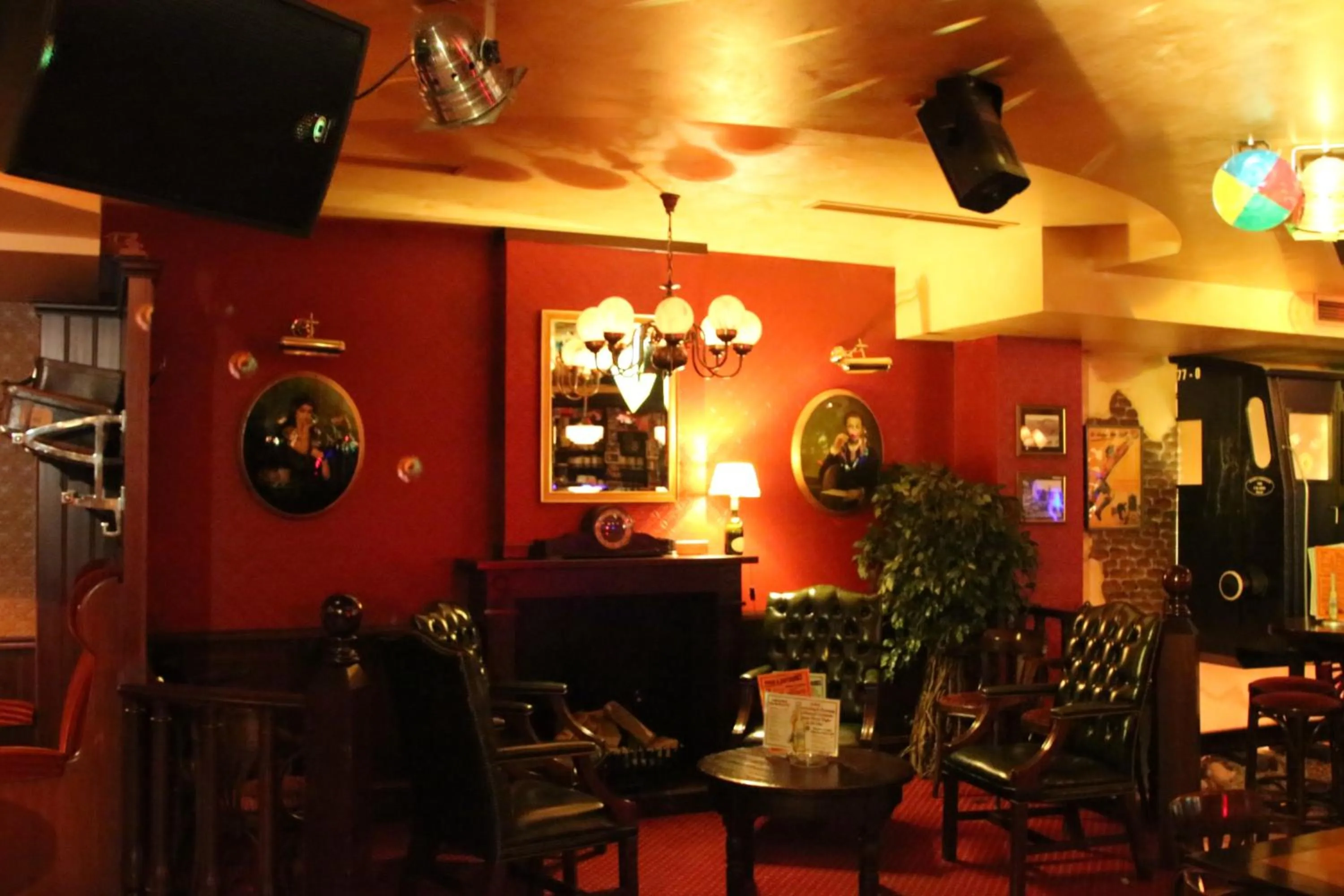 Restaurant/places to eat in Central-Hotel