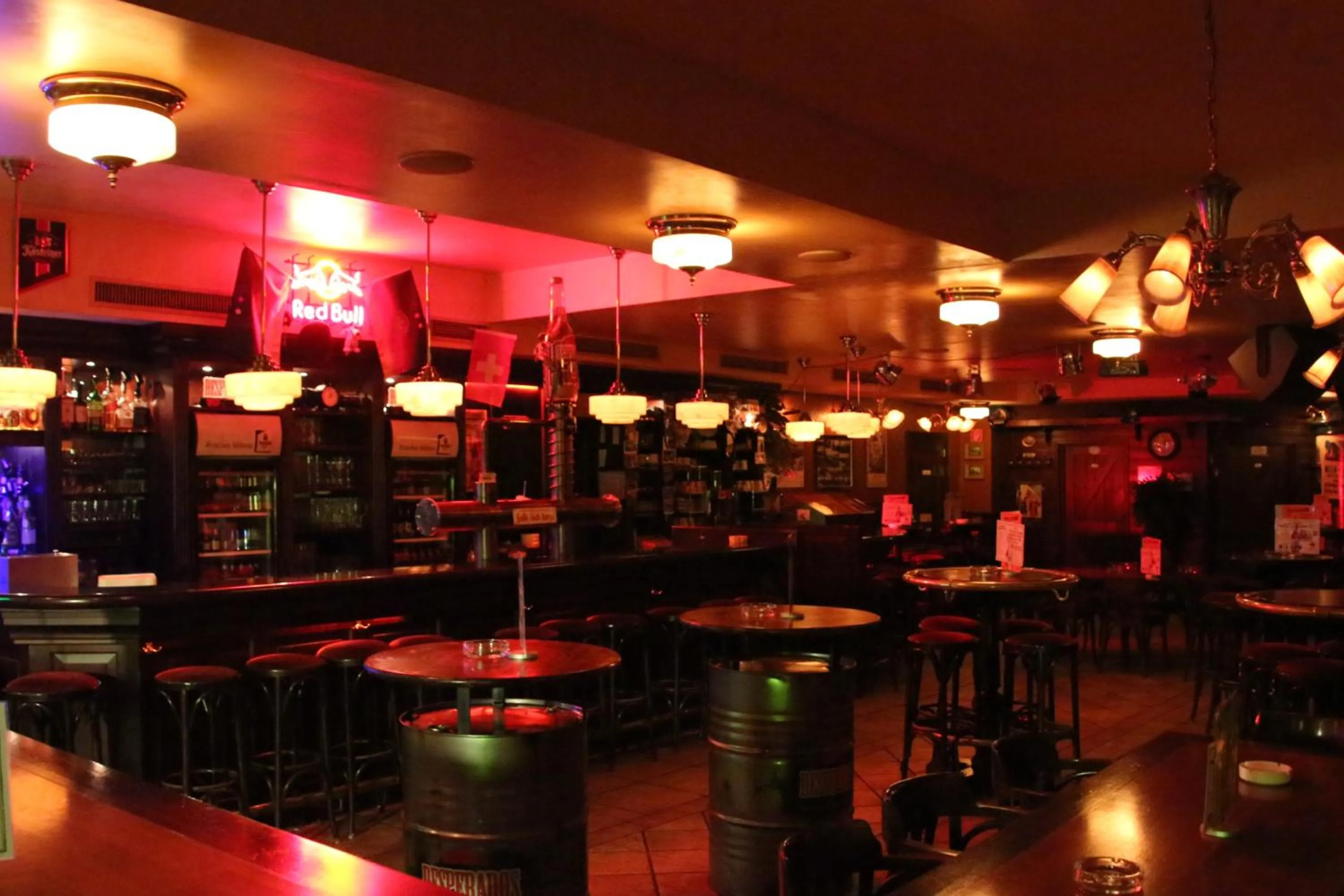 Restaurant/places to eat in Central-Hotel