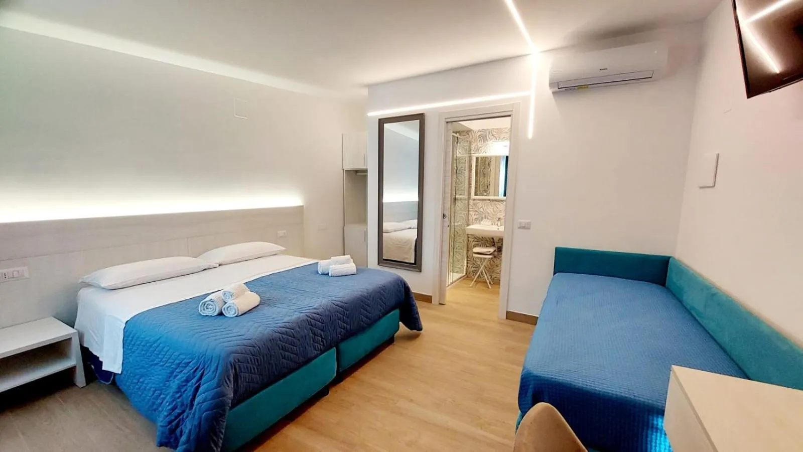 Photo of the whole room, Bed in Olimpo degli Dei