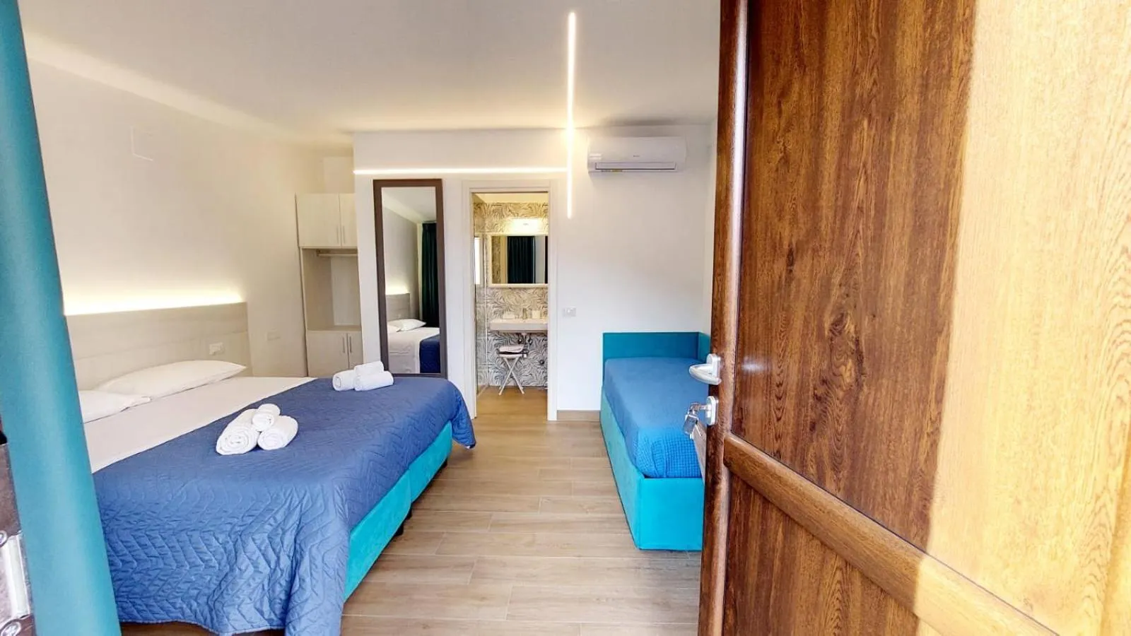 Photo of the whole room, Bed in Olimpo degli Dei