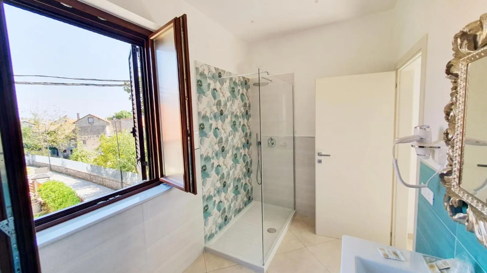 Shower in Olimpo degli Dei