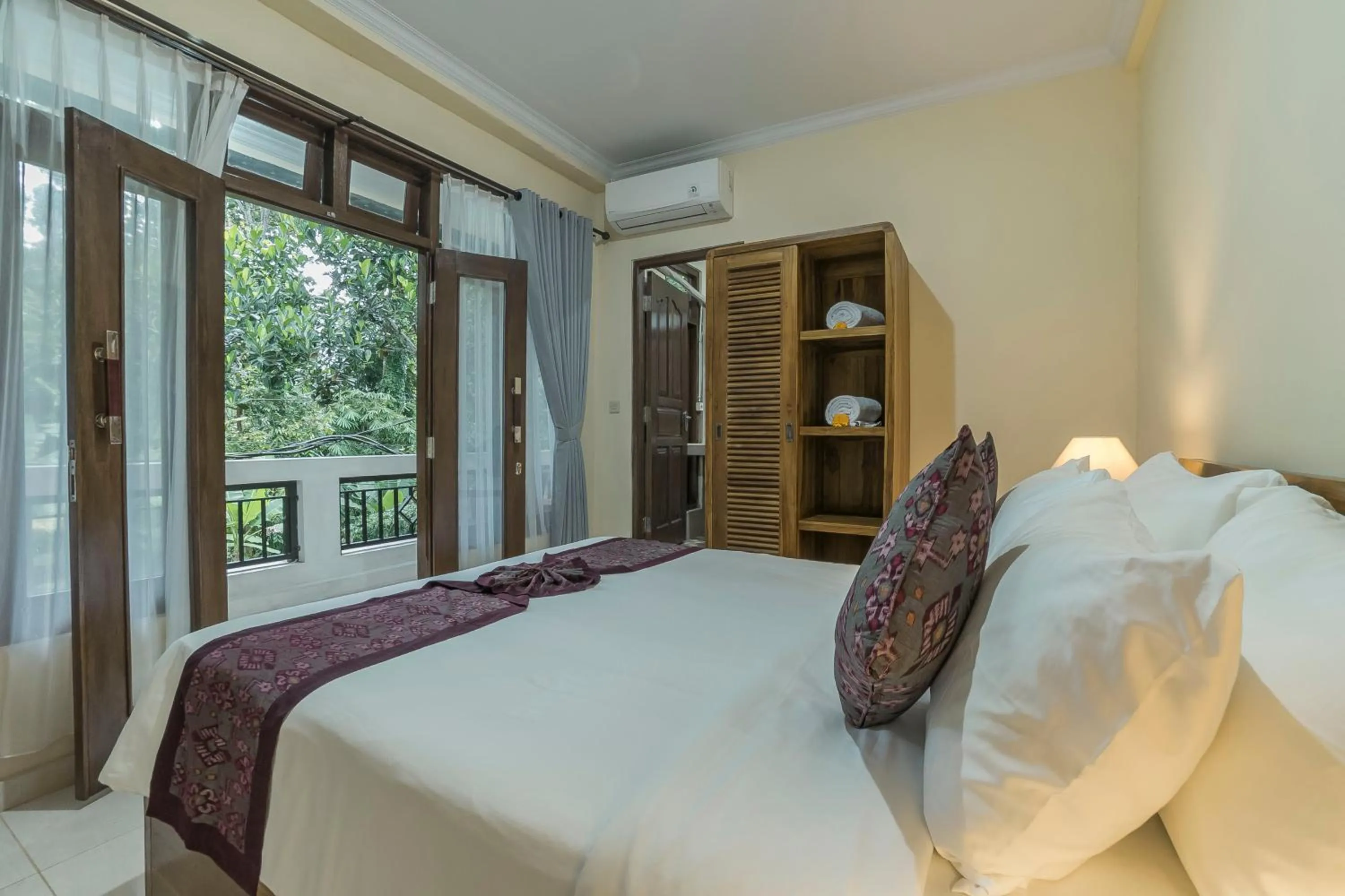 Bed in Vaneka Garden House