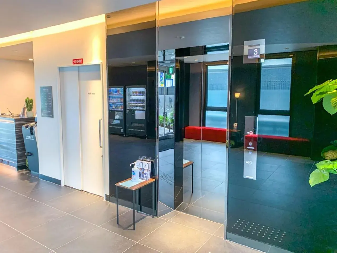 Lobby or reception in HOTEL LiVEMAX Nishinomiya Lobby or reception in HOTEL LiVEMAX Nishinomiya