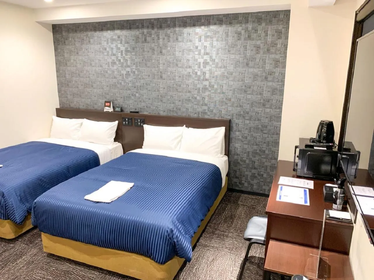 Bed in HOTEL LiVEMAX Nishinomiya