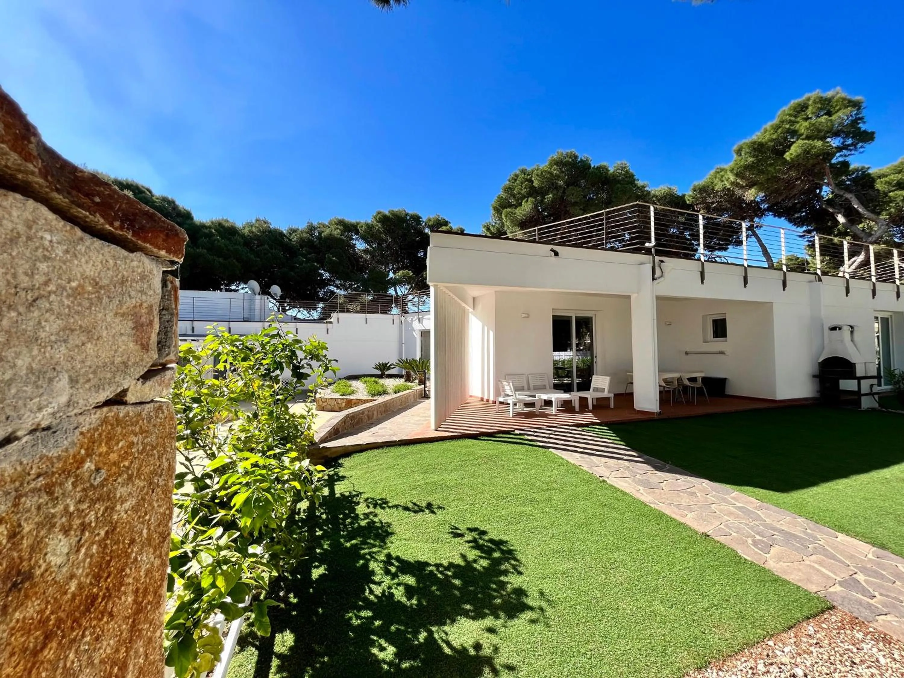 Angolo Mare Apartments & Rooms
