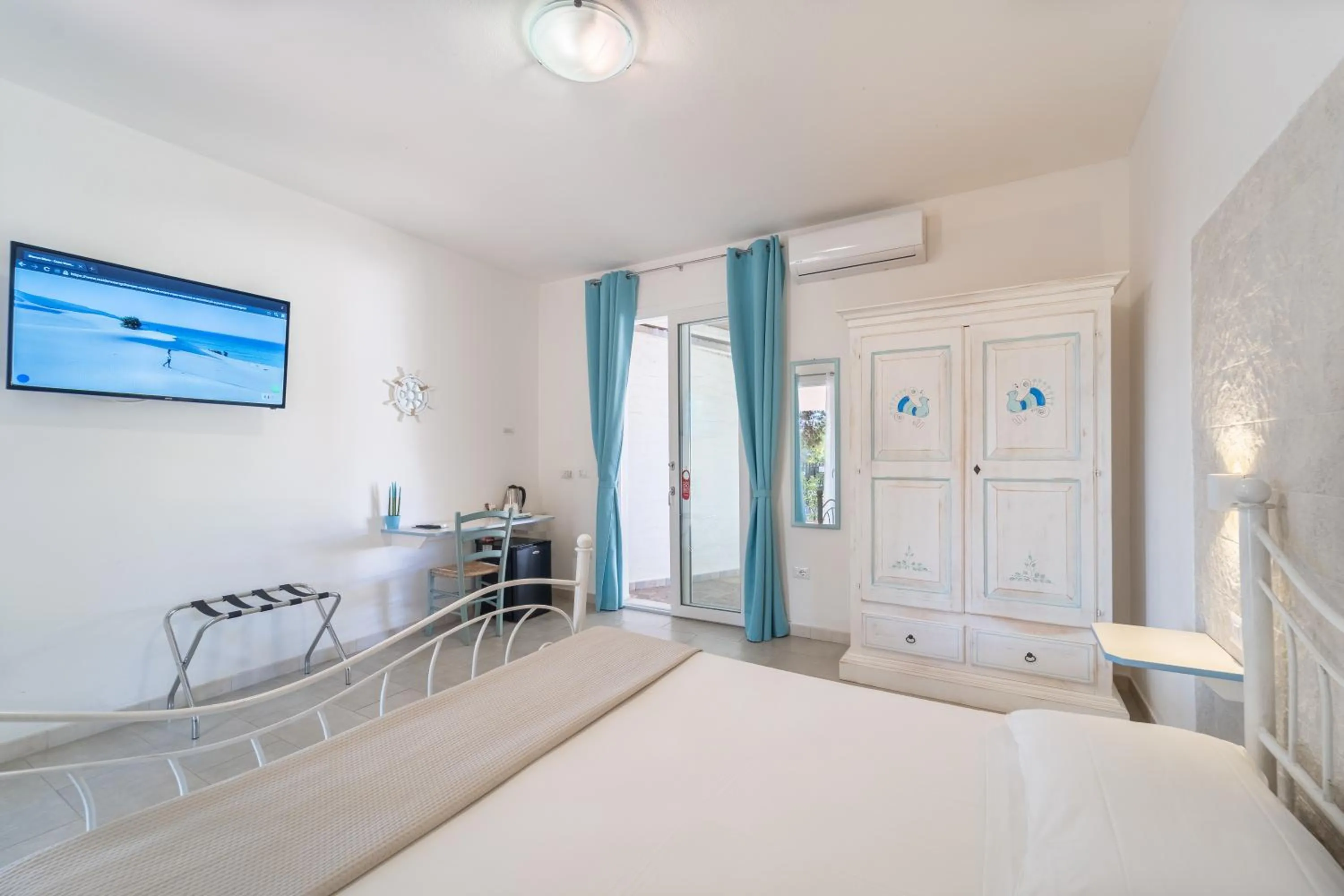 Angolo Mare Apartments & Rooms