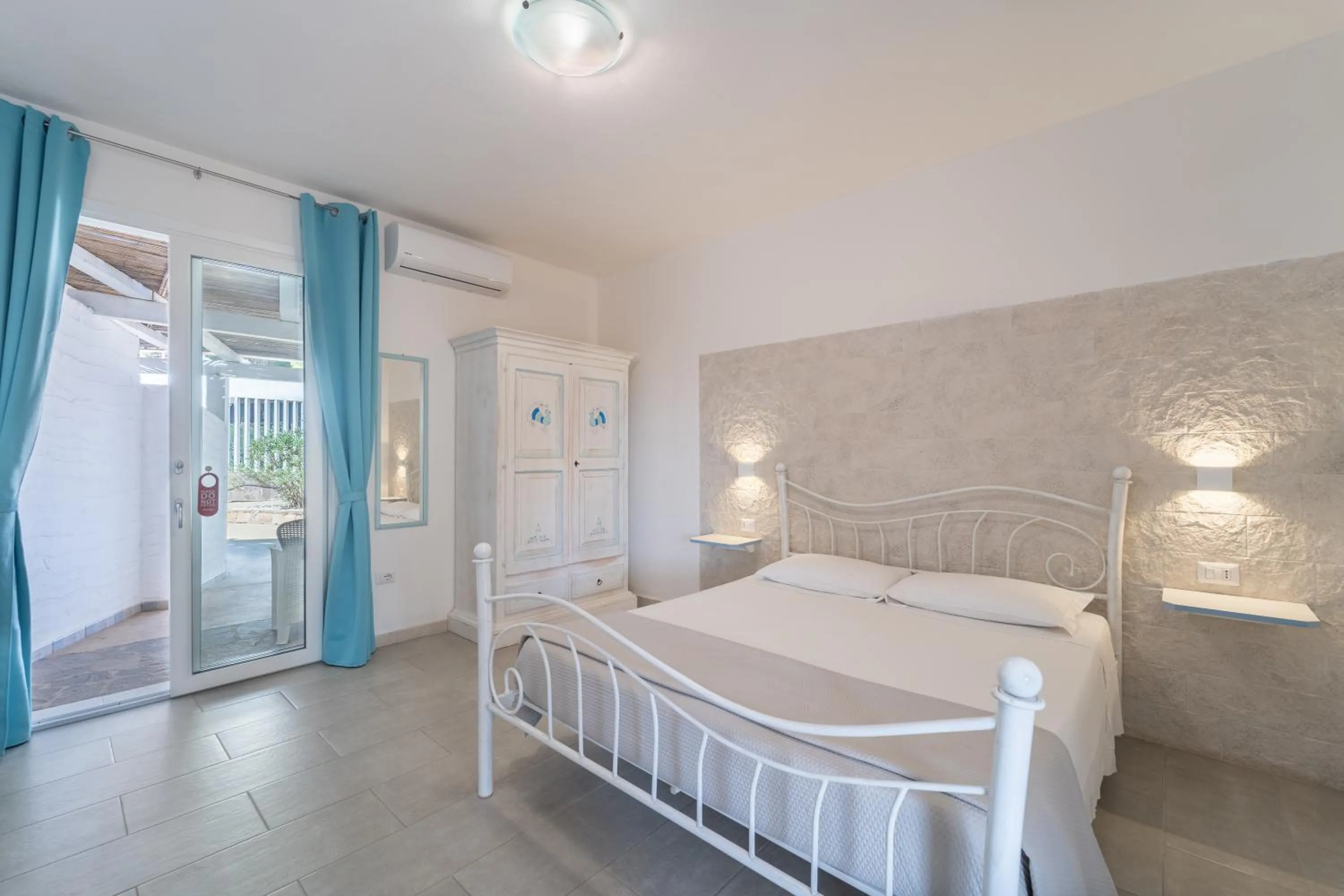 Angolo Mare Apartments & Rooms