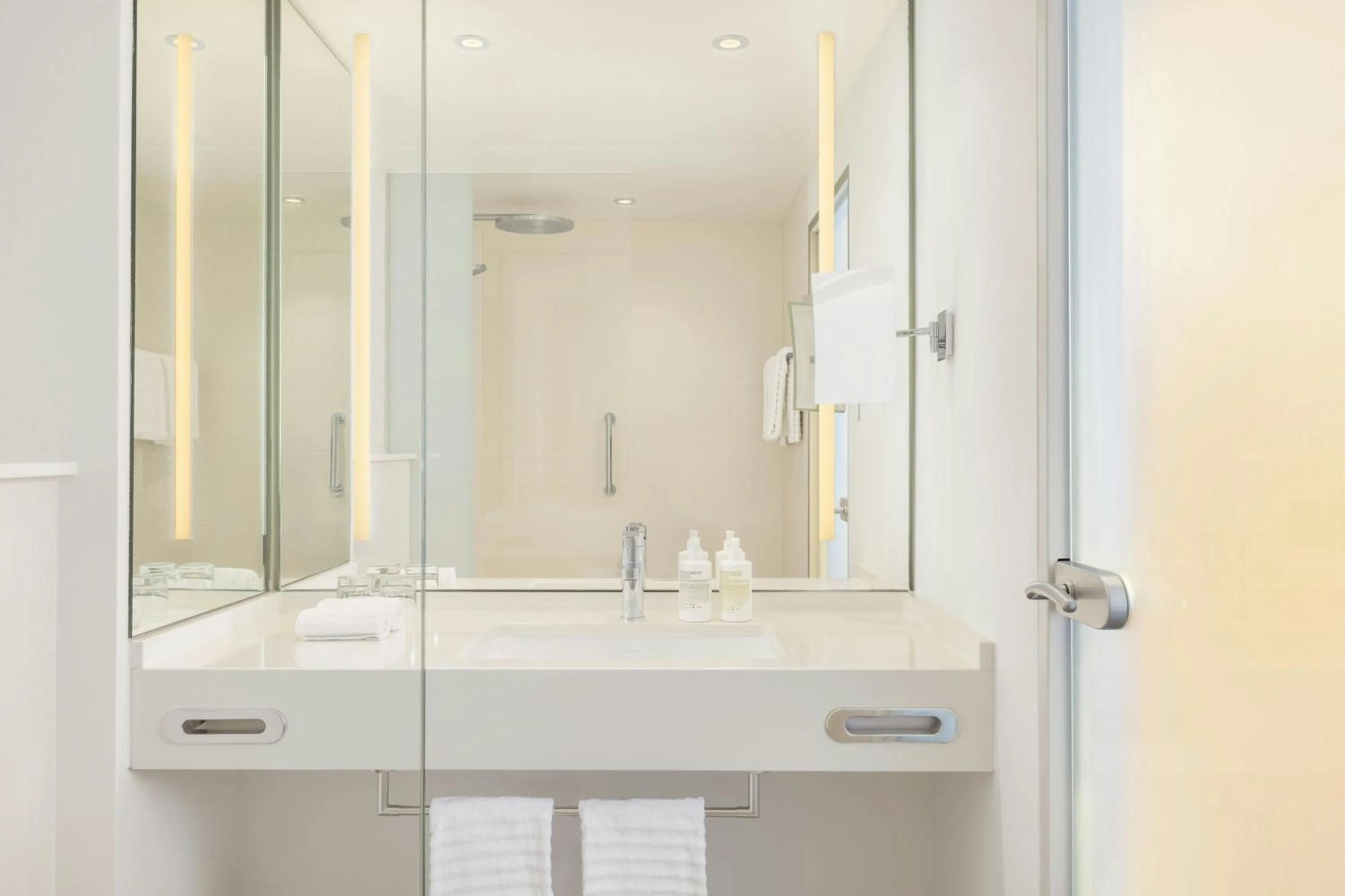 Bathroom in Le Méridien Frankfurt