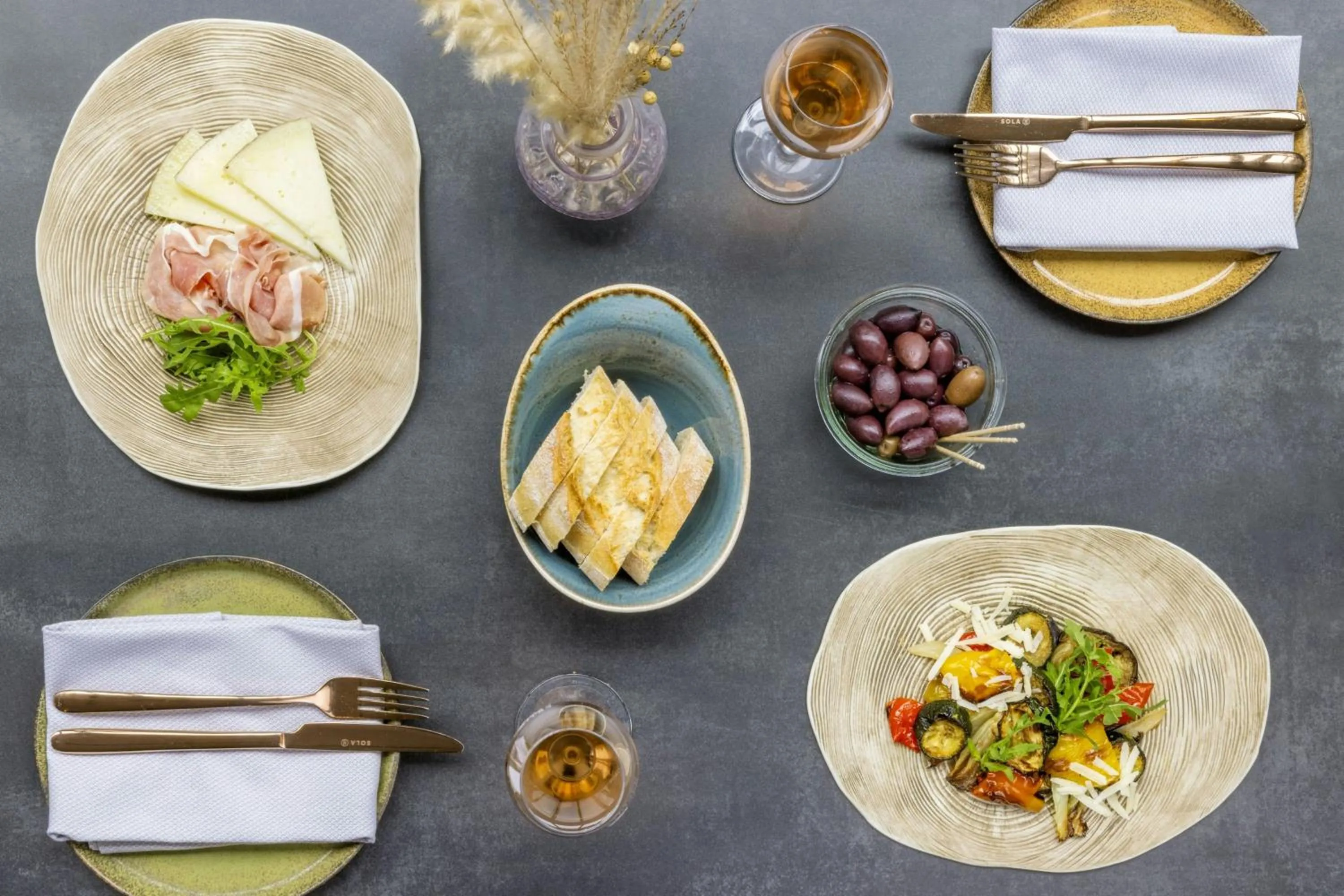 Restaurant/places to eat in Le Méridien Frankfurt