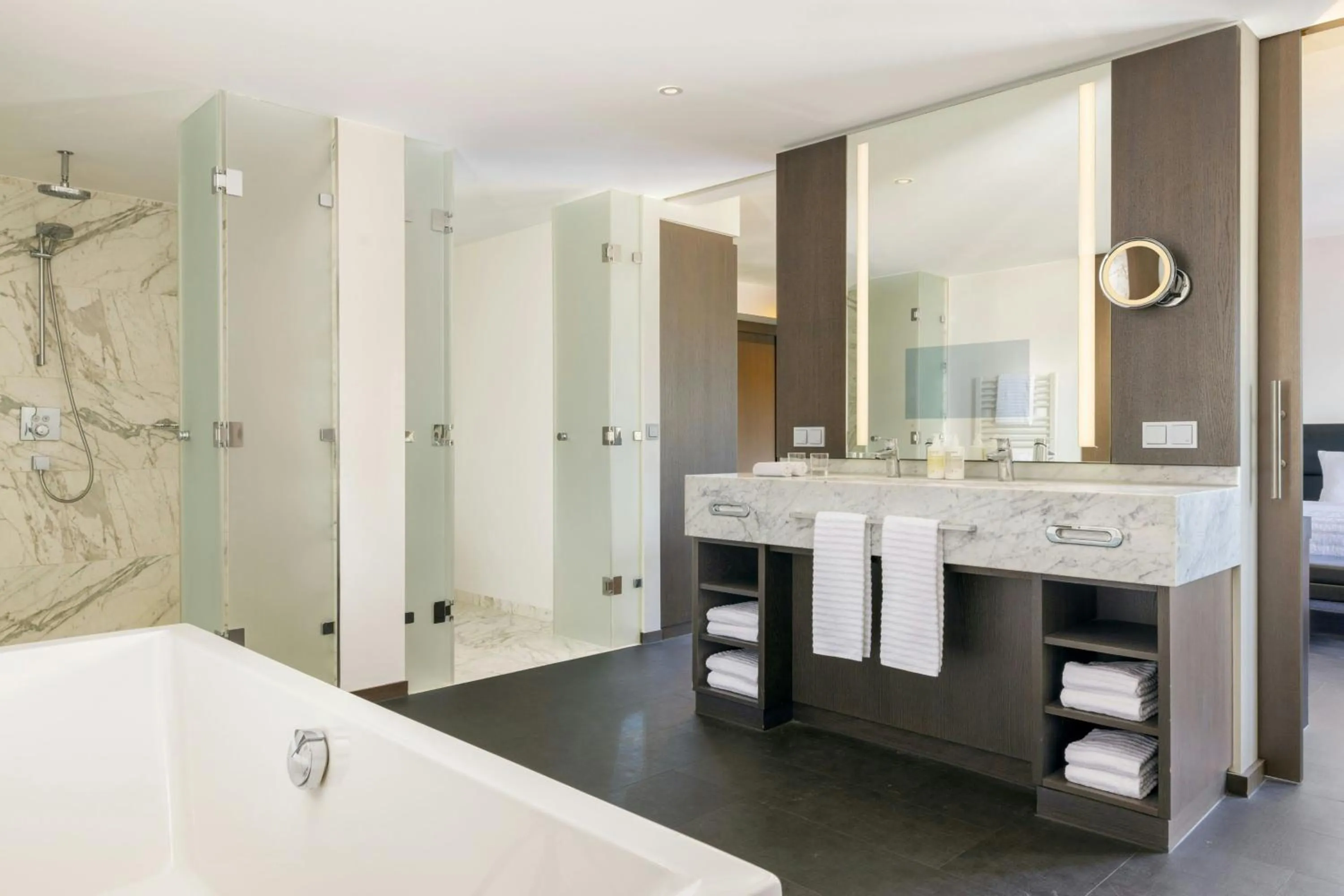 Bathroom in Le Méridien Frankfurt