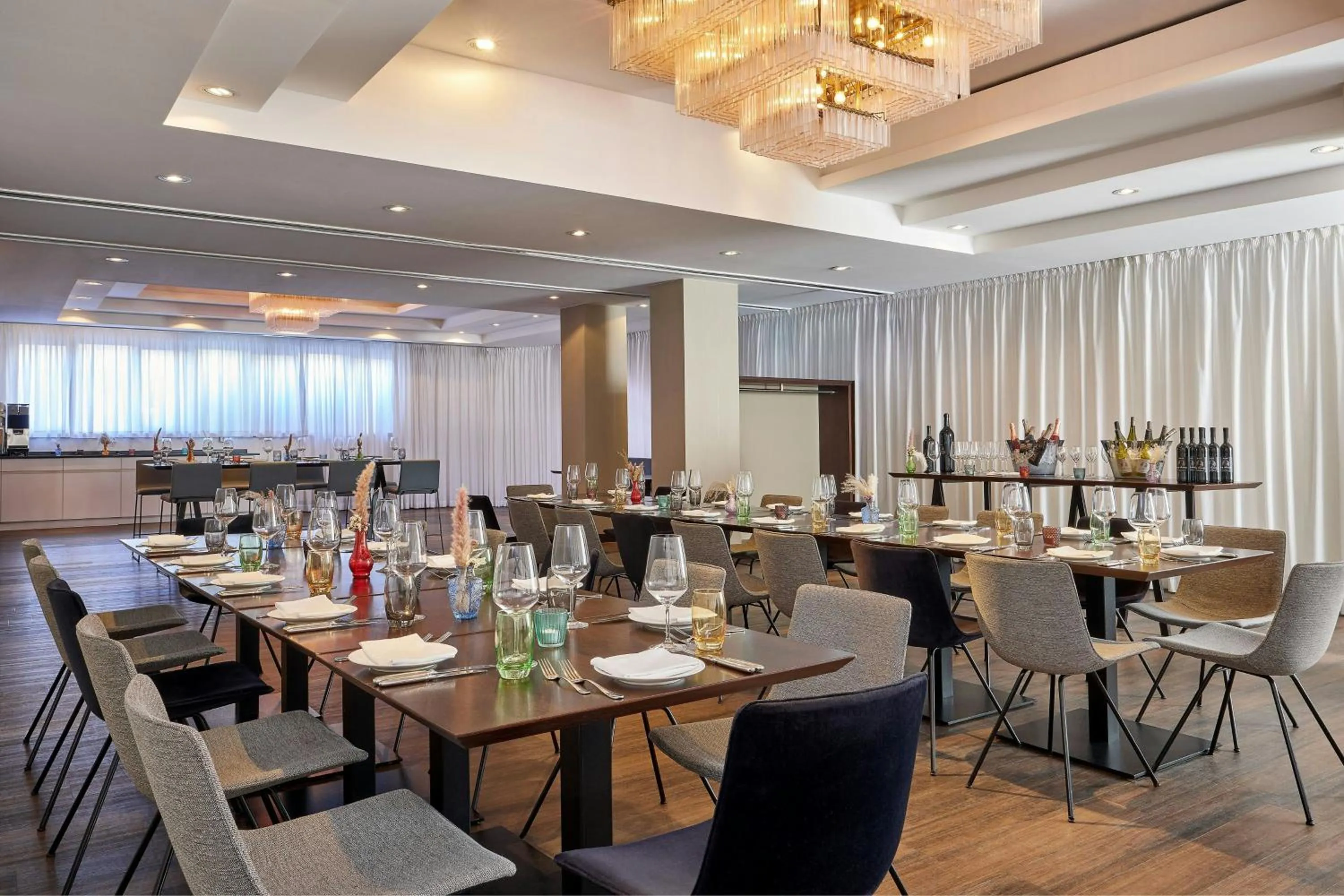 Restaurant/places to eat in Le Méridien Frankfurt