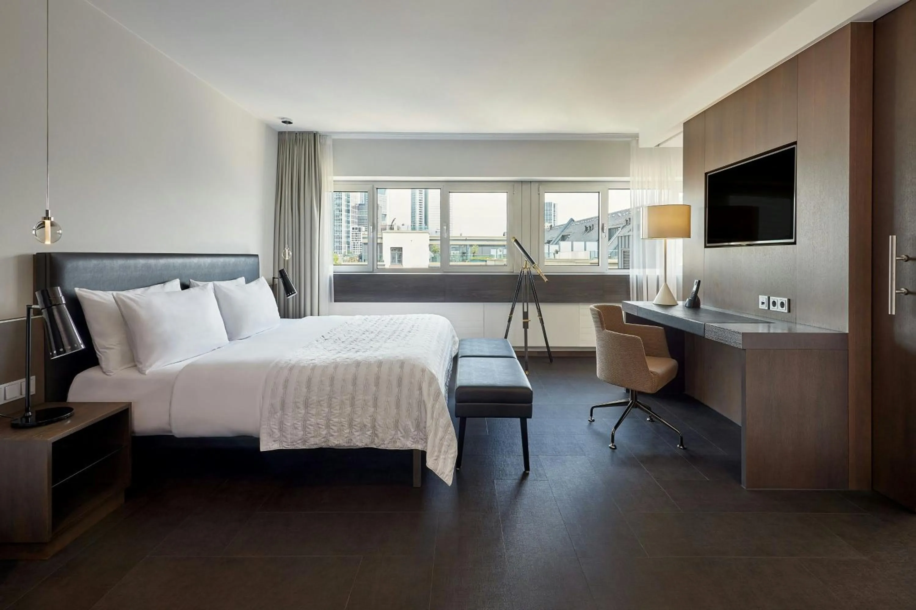 Bedroom, Bed in Le Méridien Frankfurt