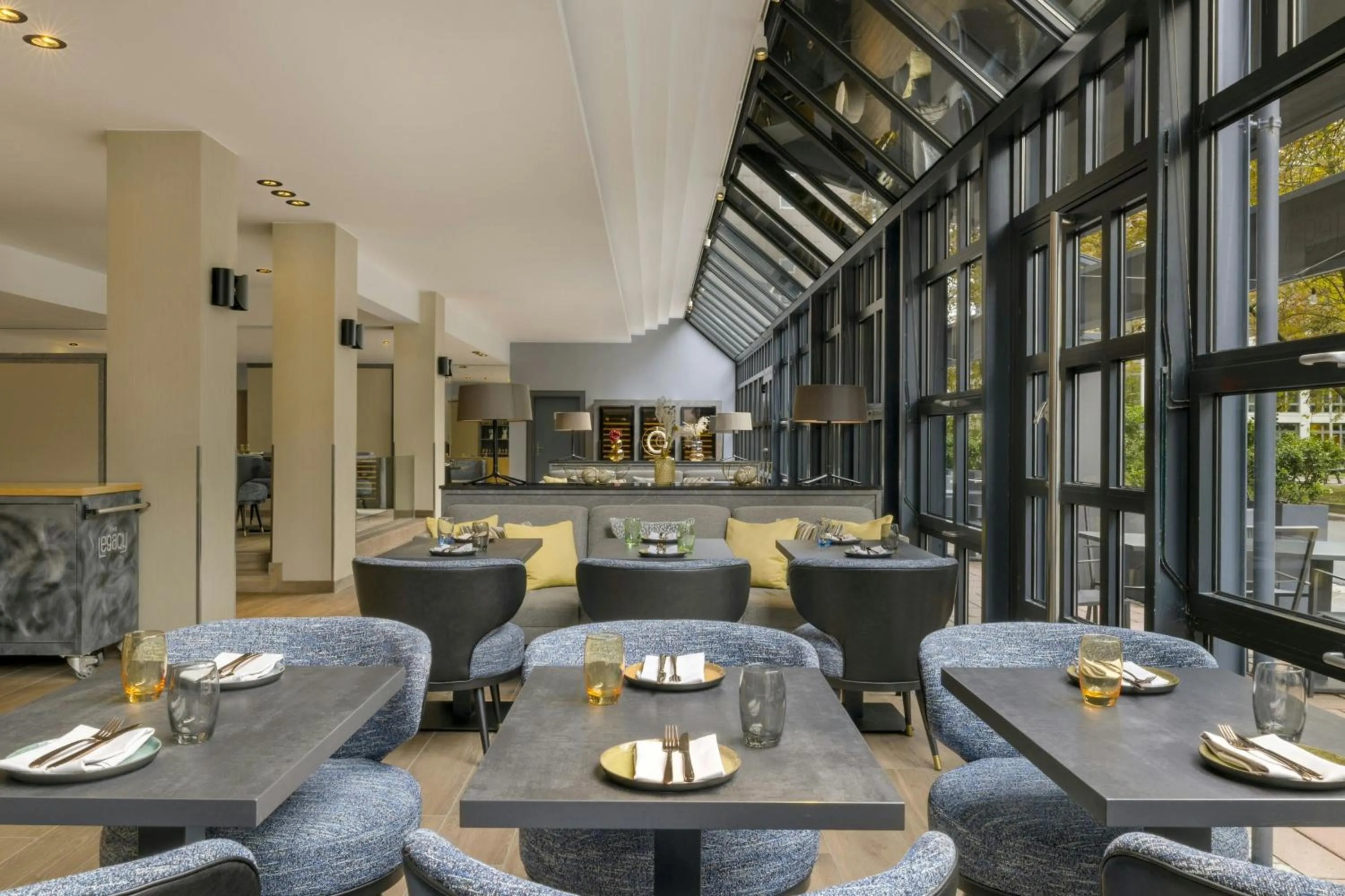 Restaurant/places to eat in Le Méridien Frankfurt