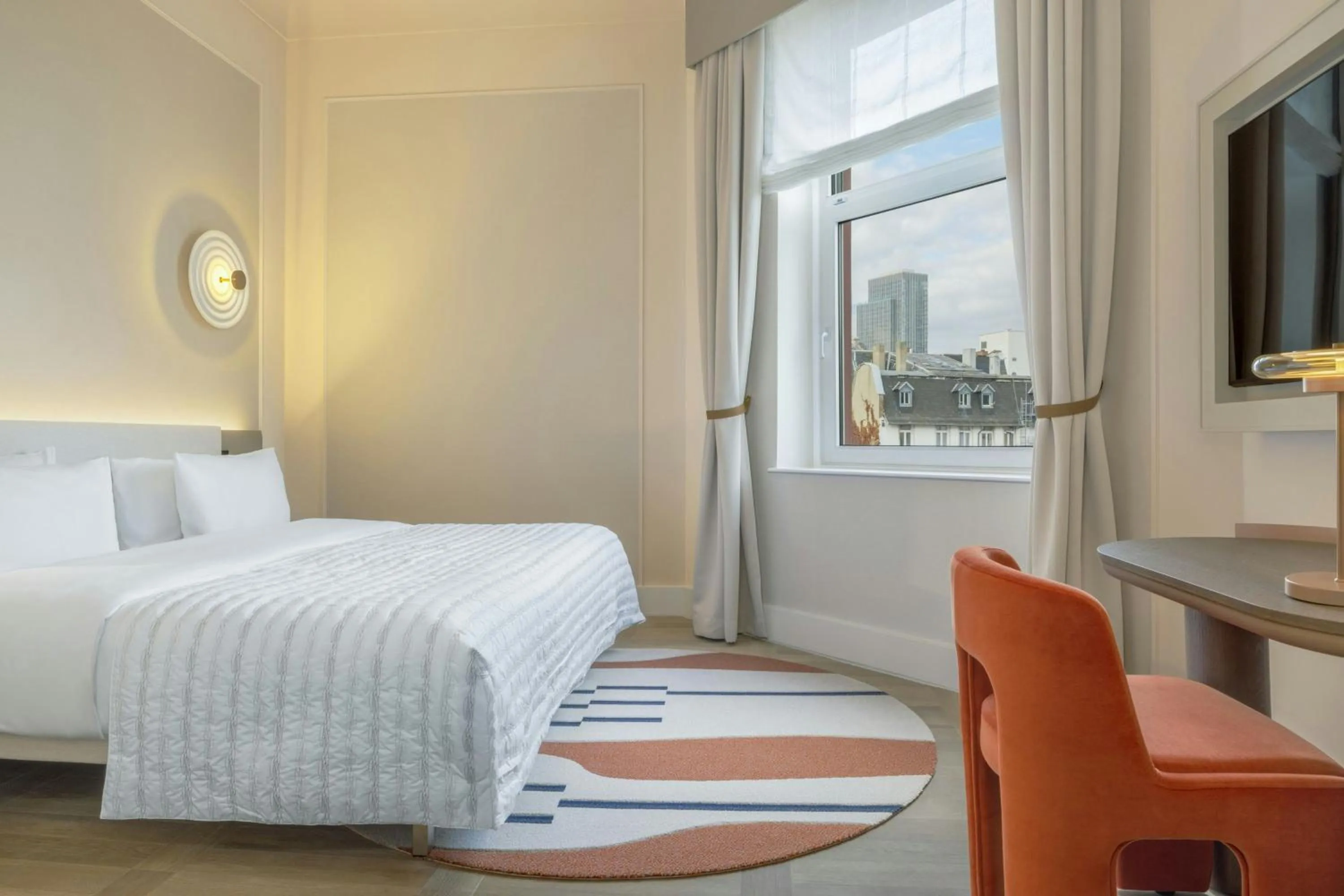 Bedroom, Bed in Le Méridien Frankfurt