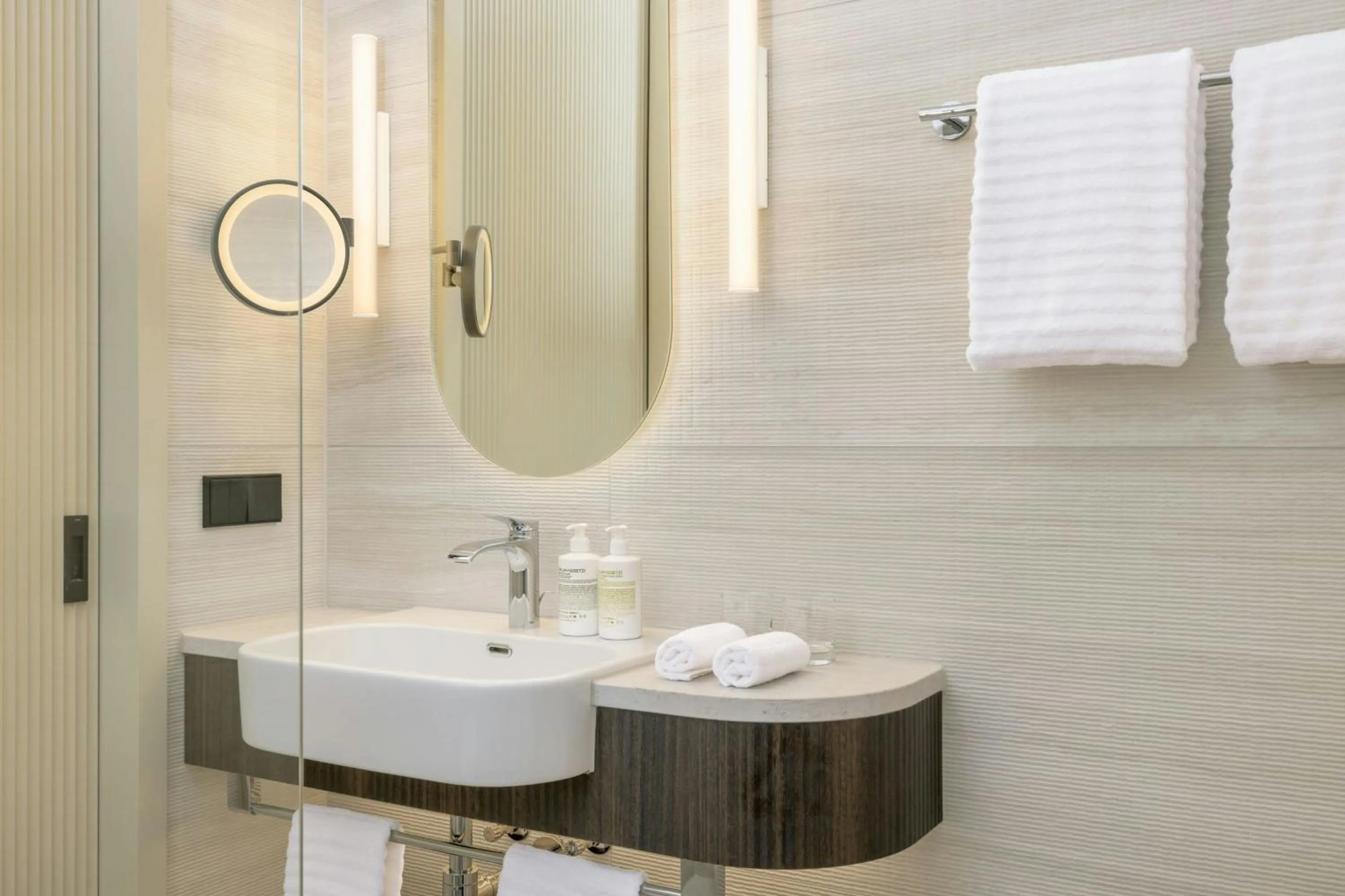 Bathroom in Le Méridien Frankfurt