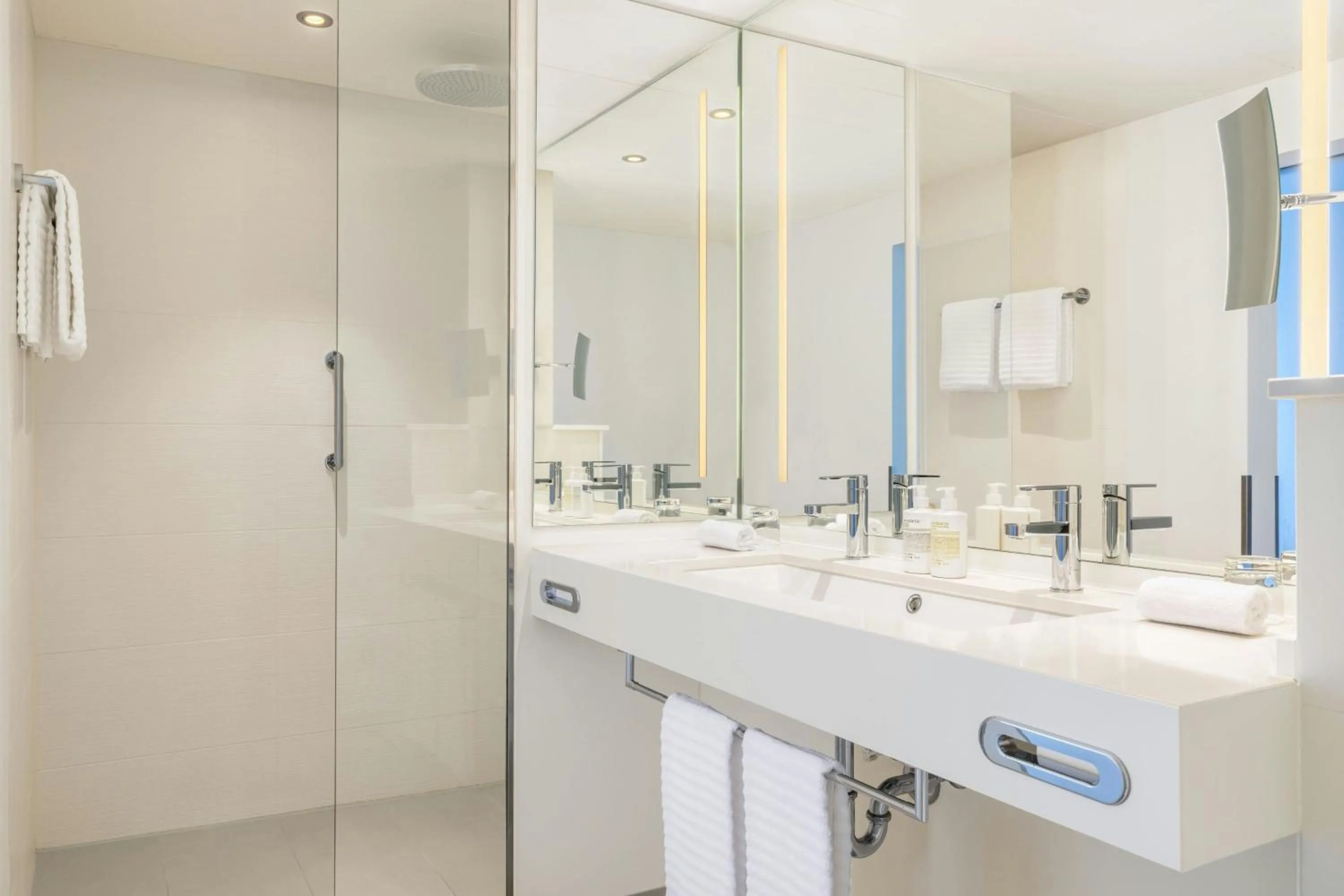 Bathroom in Le Méridien Frankfurt