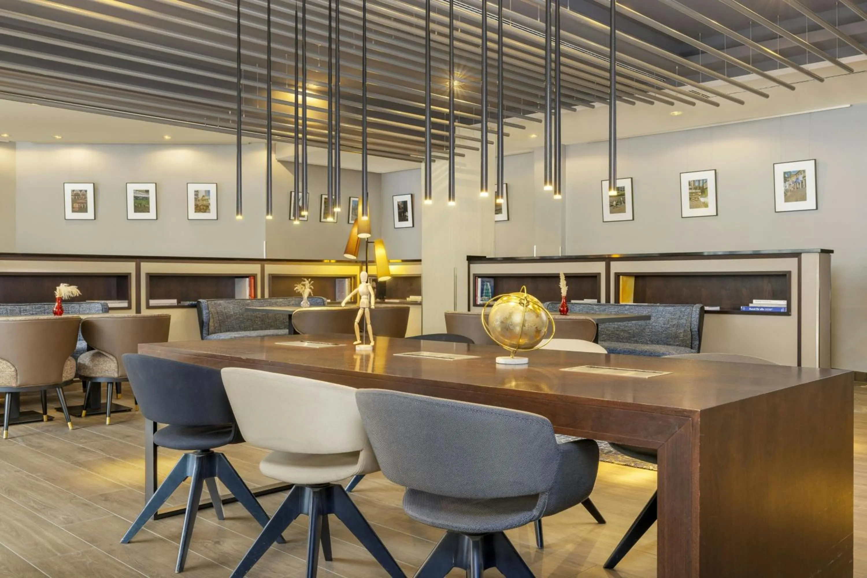 Restaurant/places to eat in Le Méridien Frankfurt