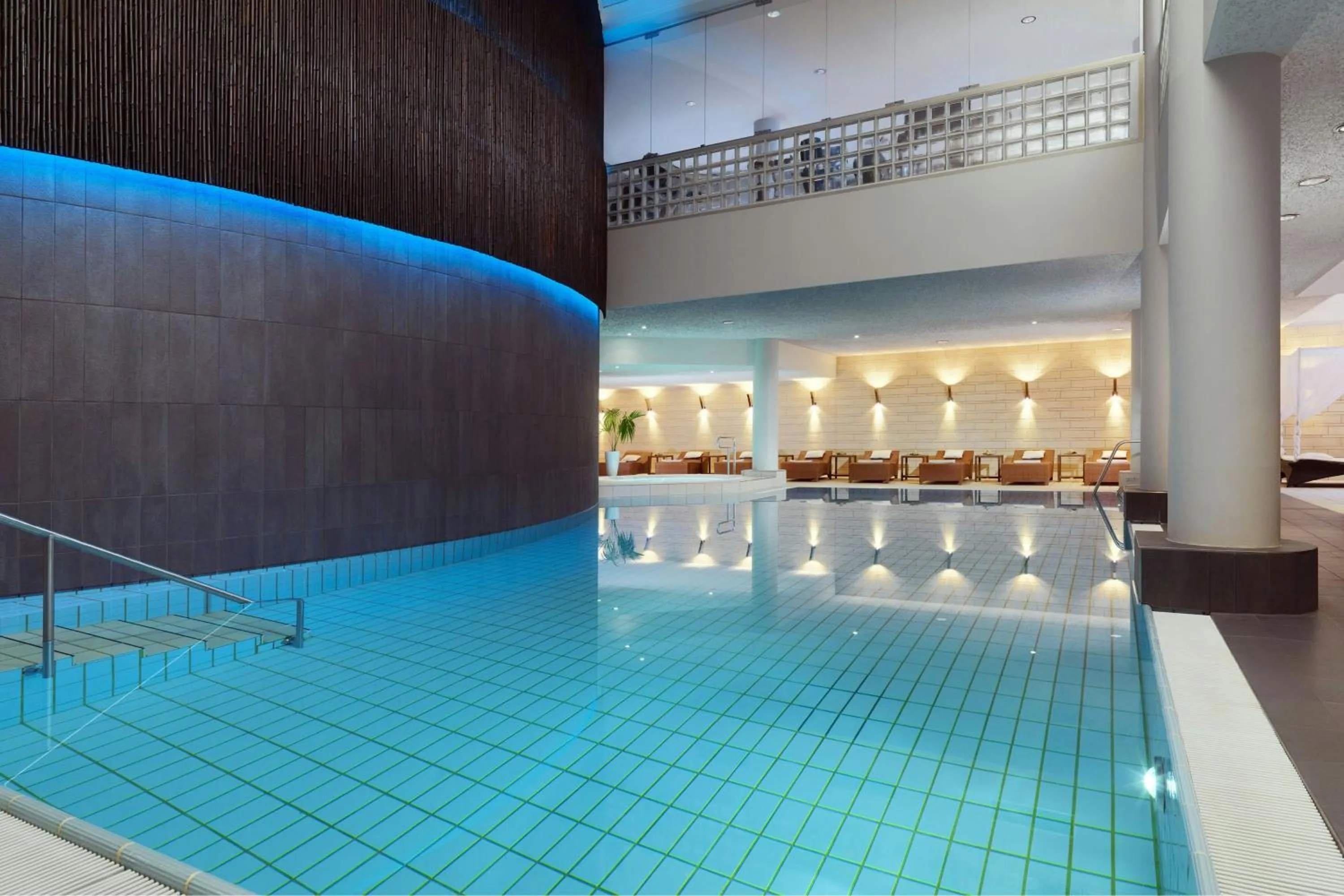 Swimming pool in Le Méridien Stuttgart