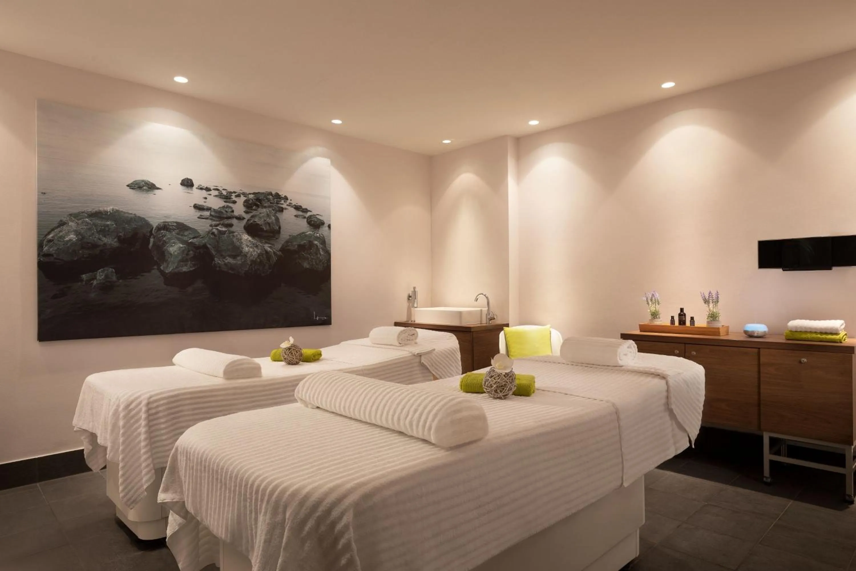Spa and wellness centre/facilities, Bed in Le Méridien Stuttgart