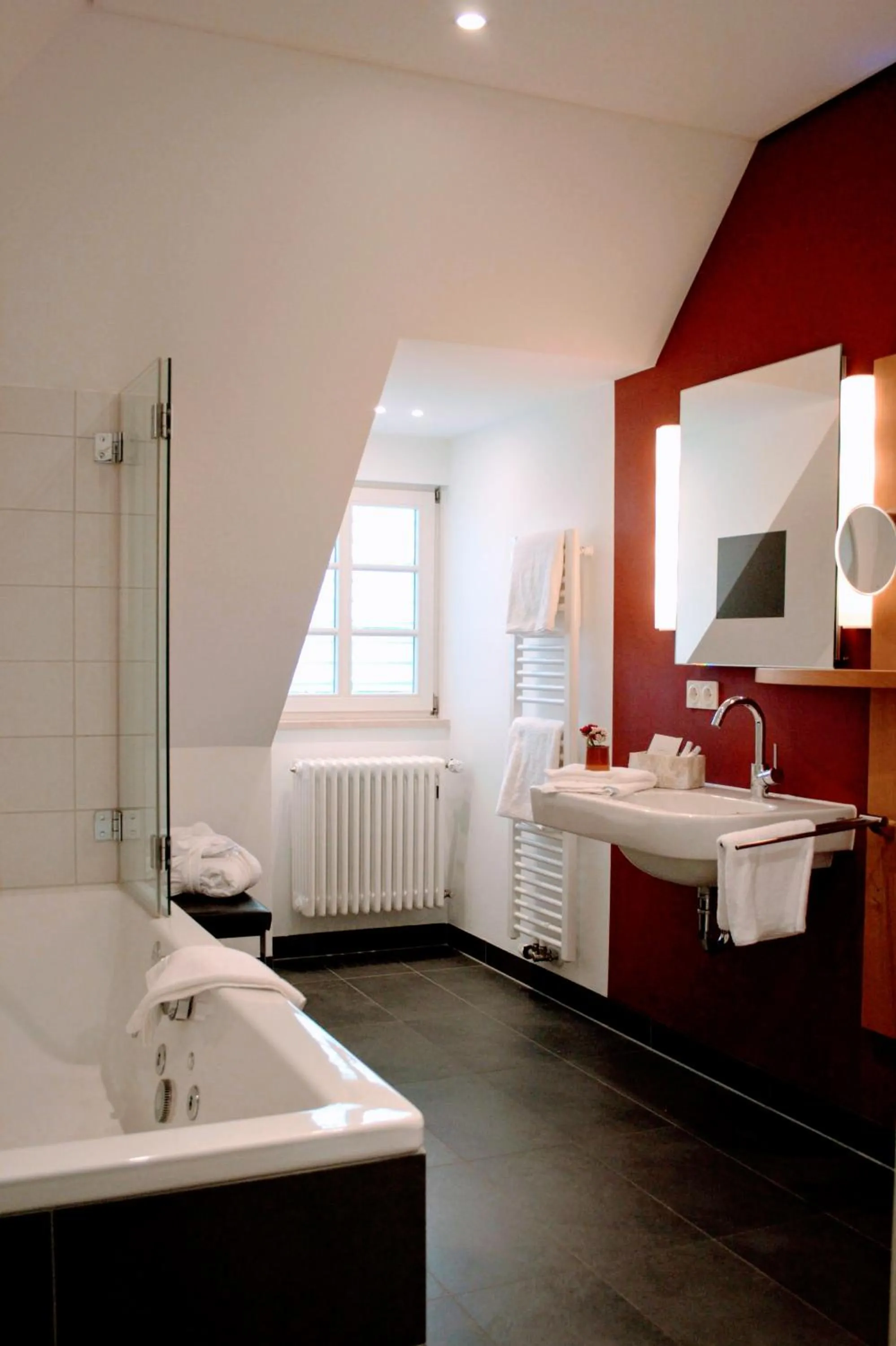 Bathroom, Bed in Hotel Residenz im Schloss Neuweier