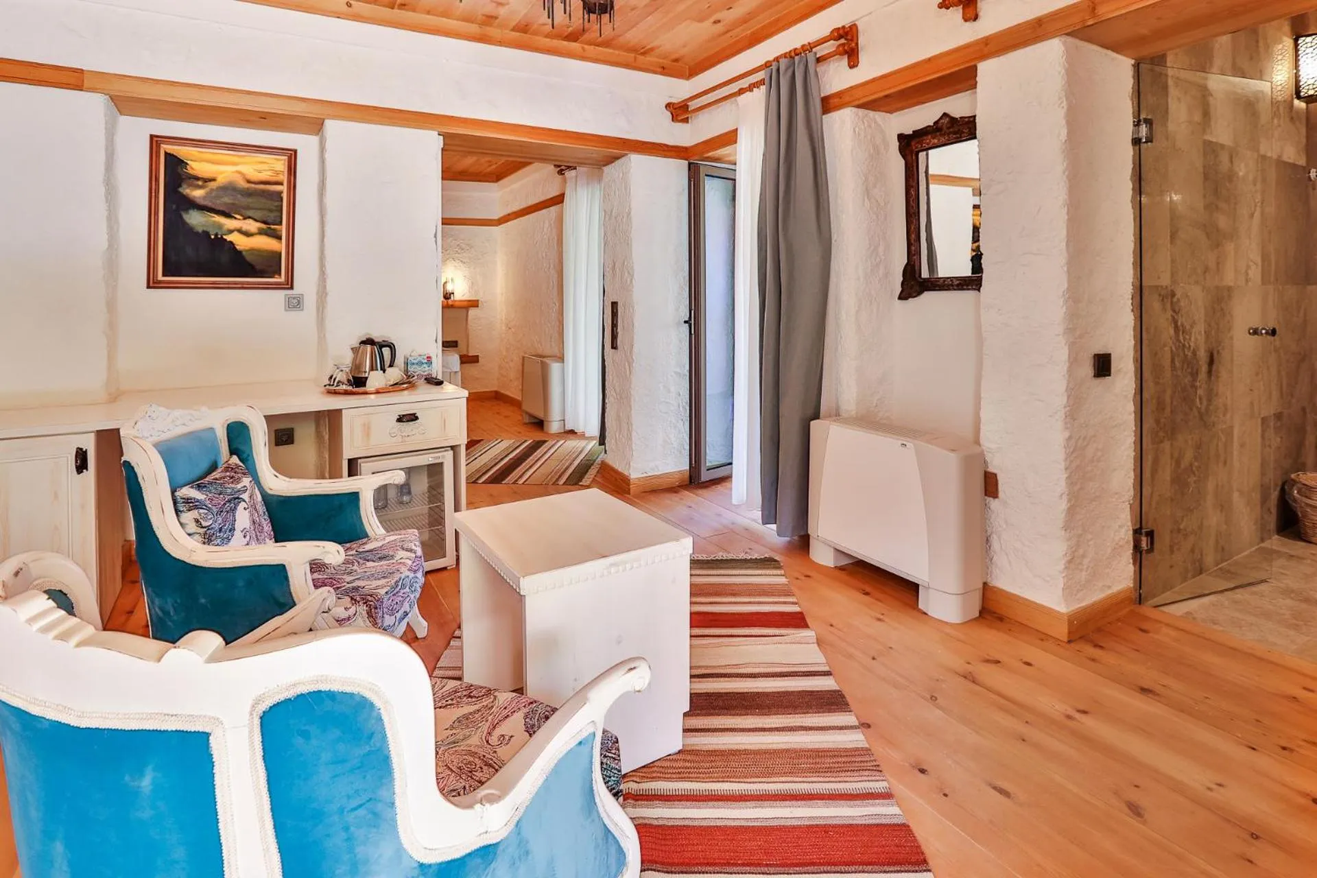 Seating Area in Pier House Hotel