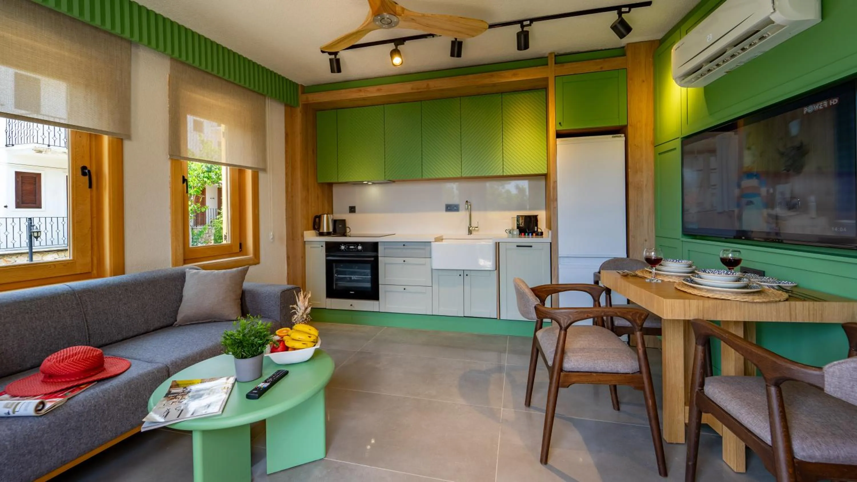 TV and multimedia, Kitchen/Kitchenette in Pier House Hotel