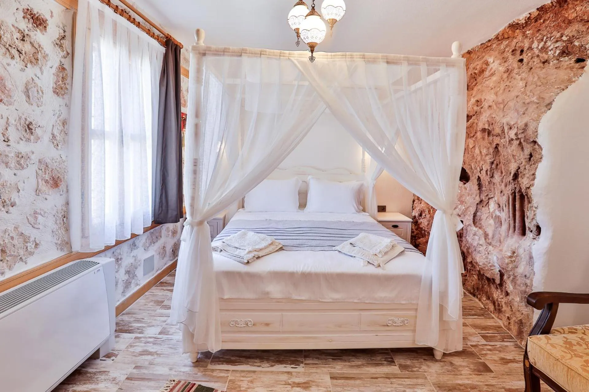 Bedroom in Pier House Hotel