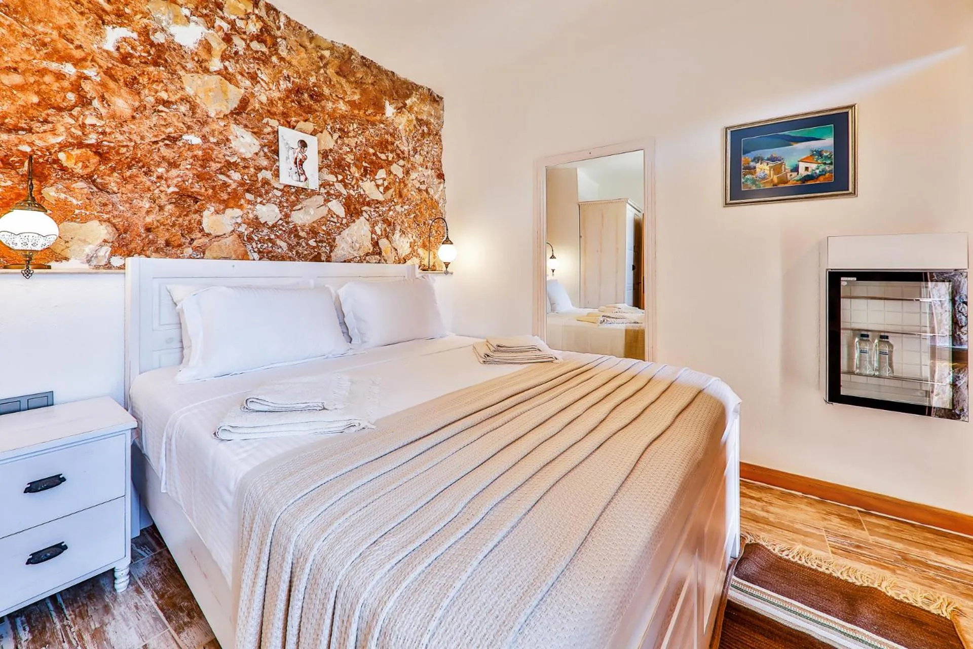 Bed in Pier House Hotel