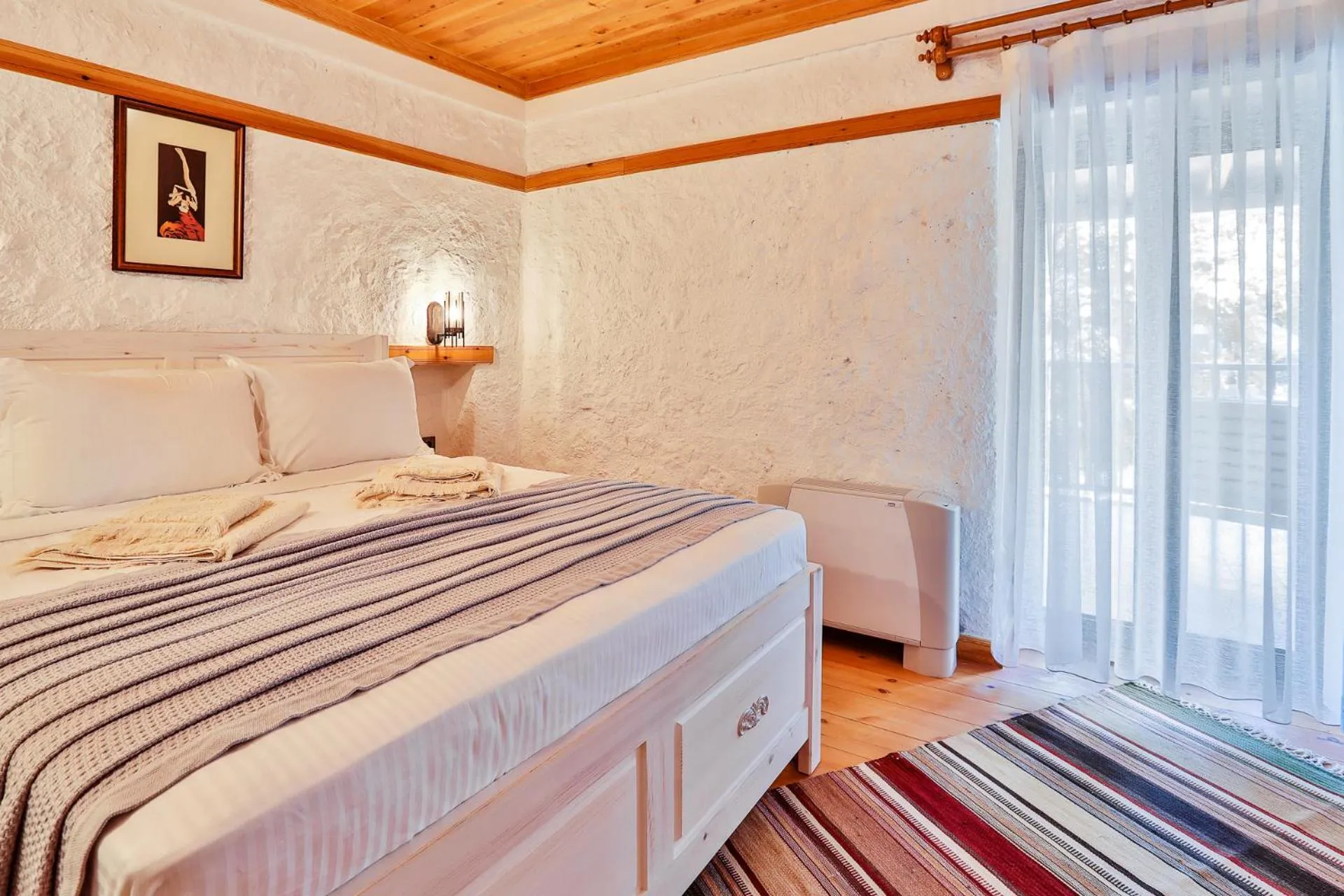 Bed in Pier House Hotel