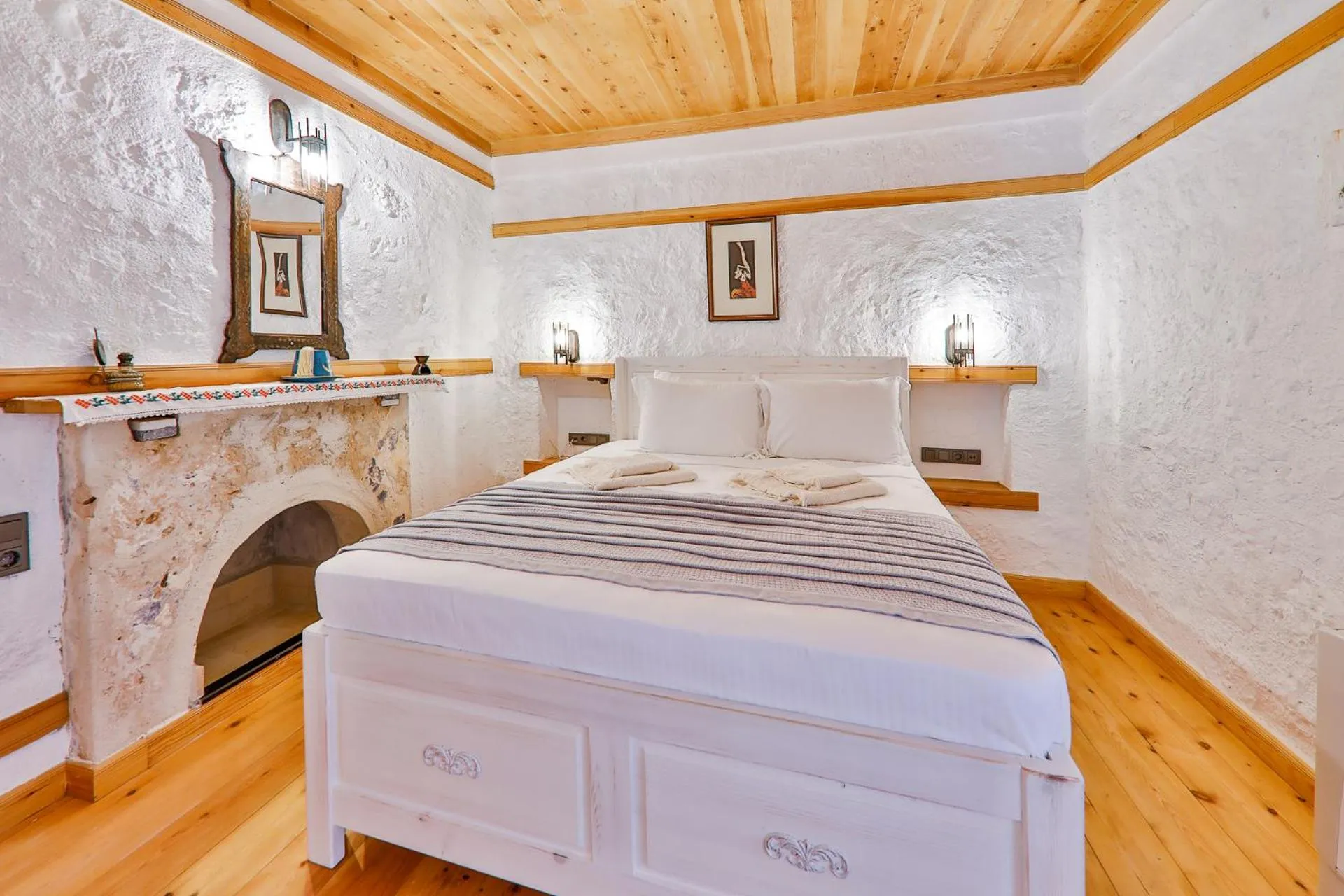 Bedroom in Pier House Hotel