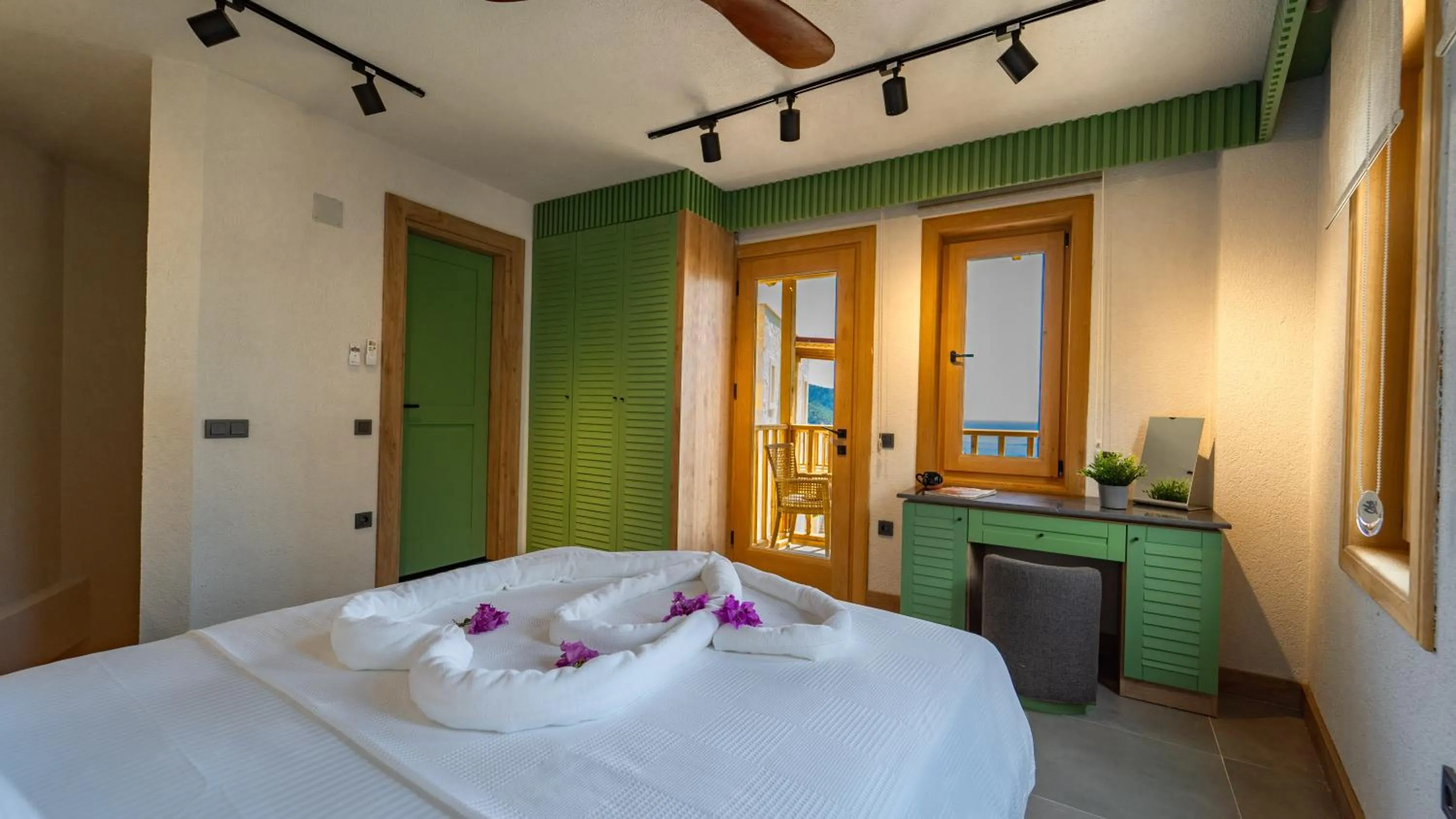 Bed in Pier House Hotel