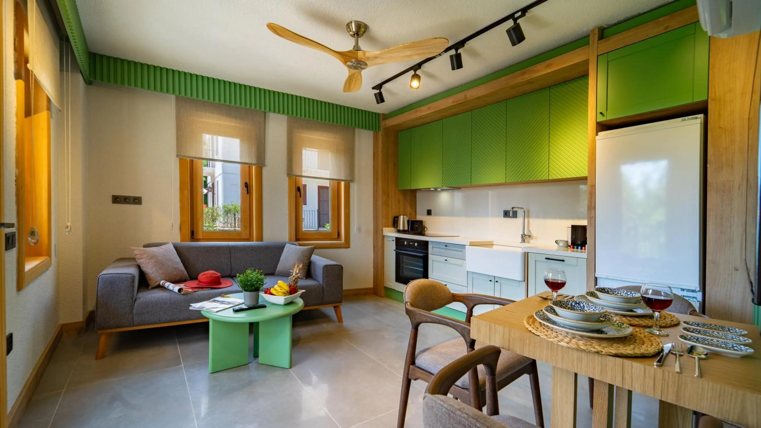 kitchen, Dining Area in Pier House Hotel