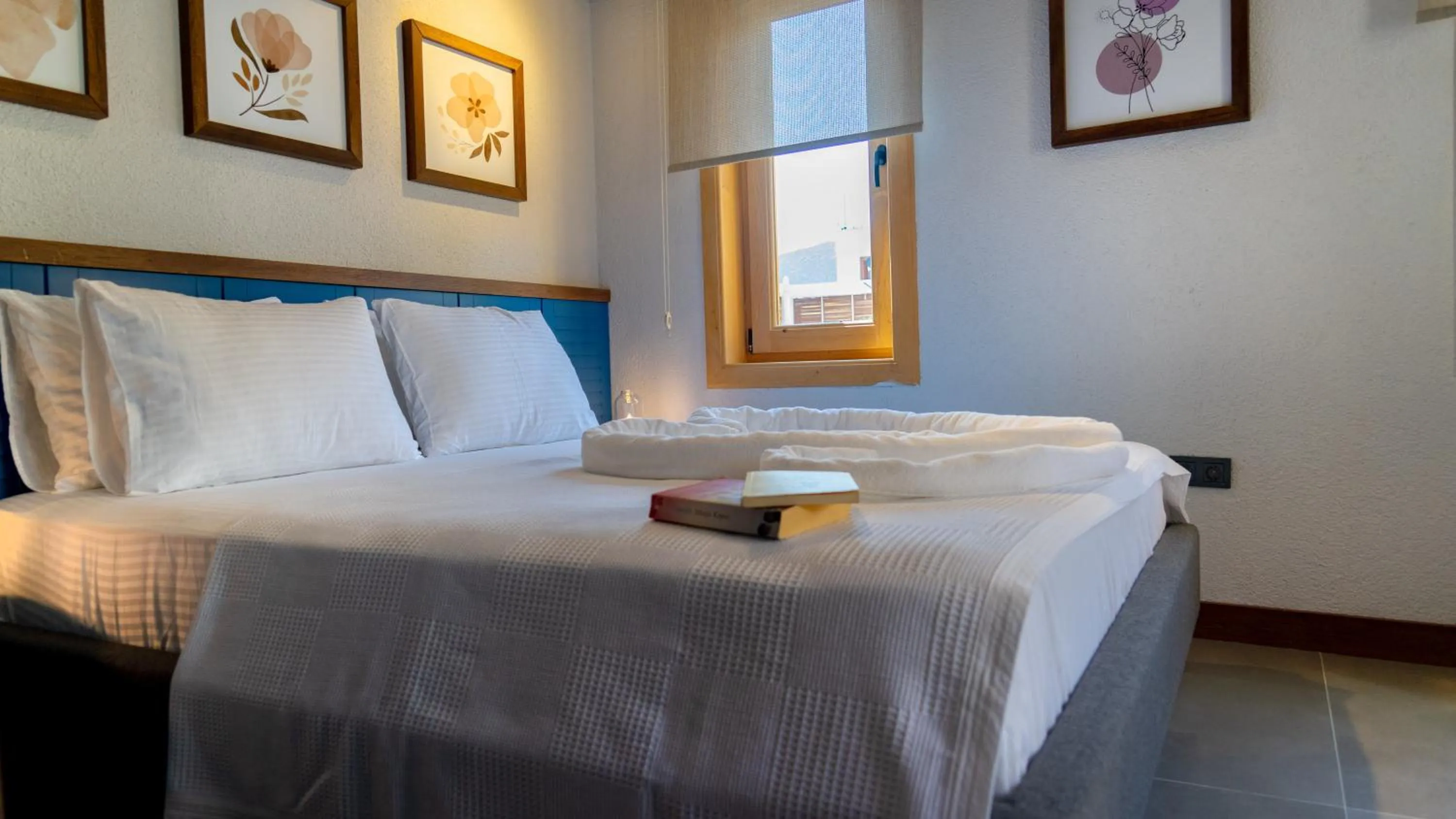 Bed in Pier House Hotel