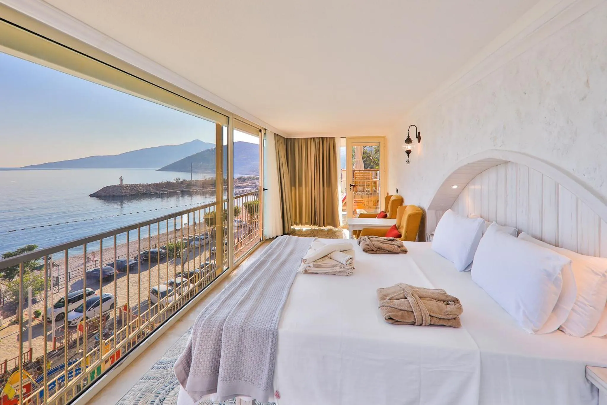 Bed in Pier House Hotel