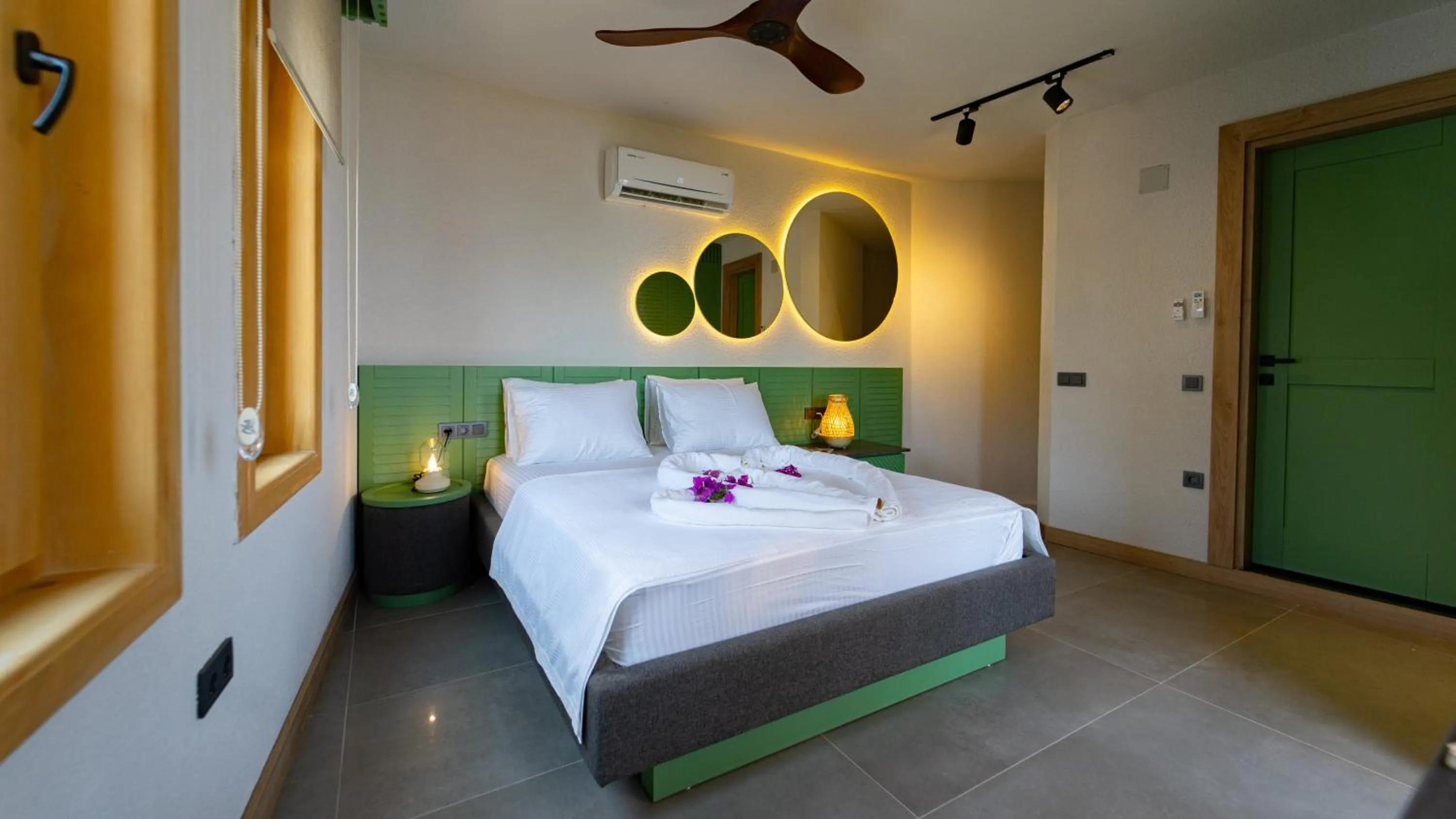 Bed in Pier House Hotel