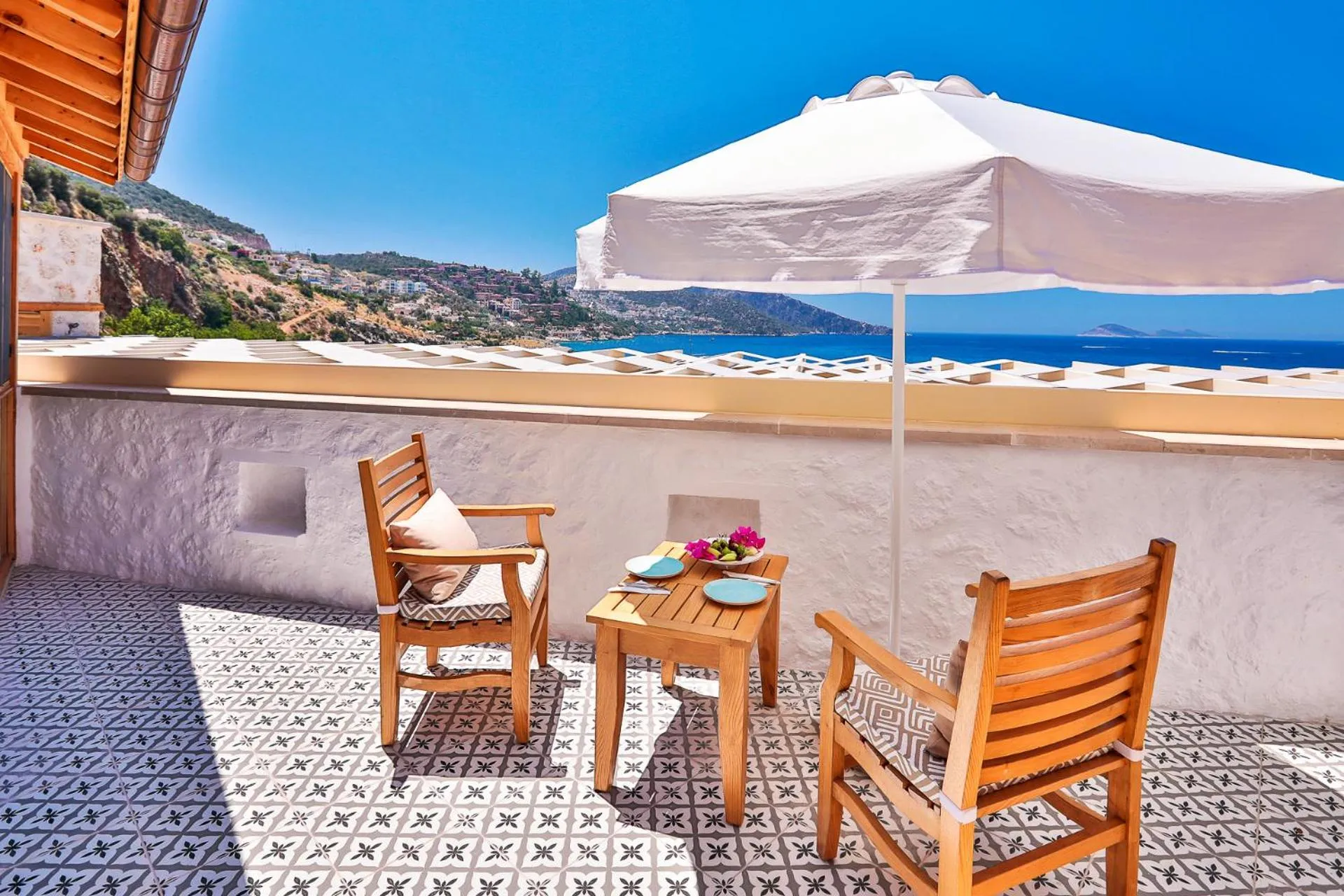 Balcony/Terrace, Mountain View in Pier House Hotel