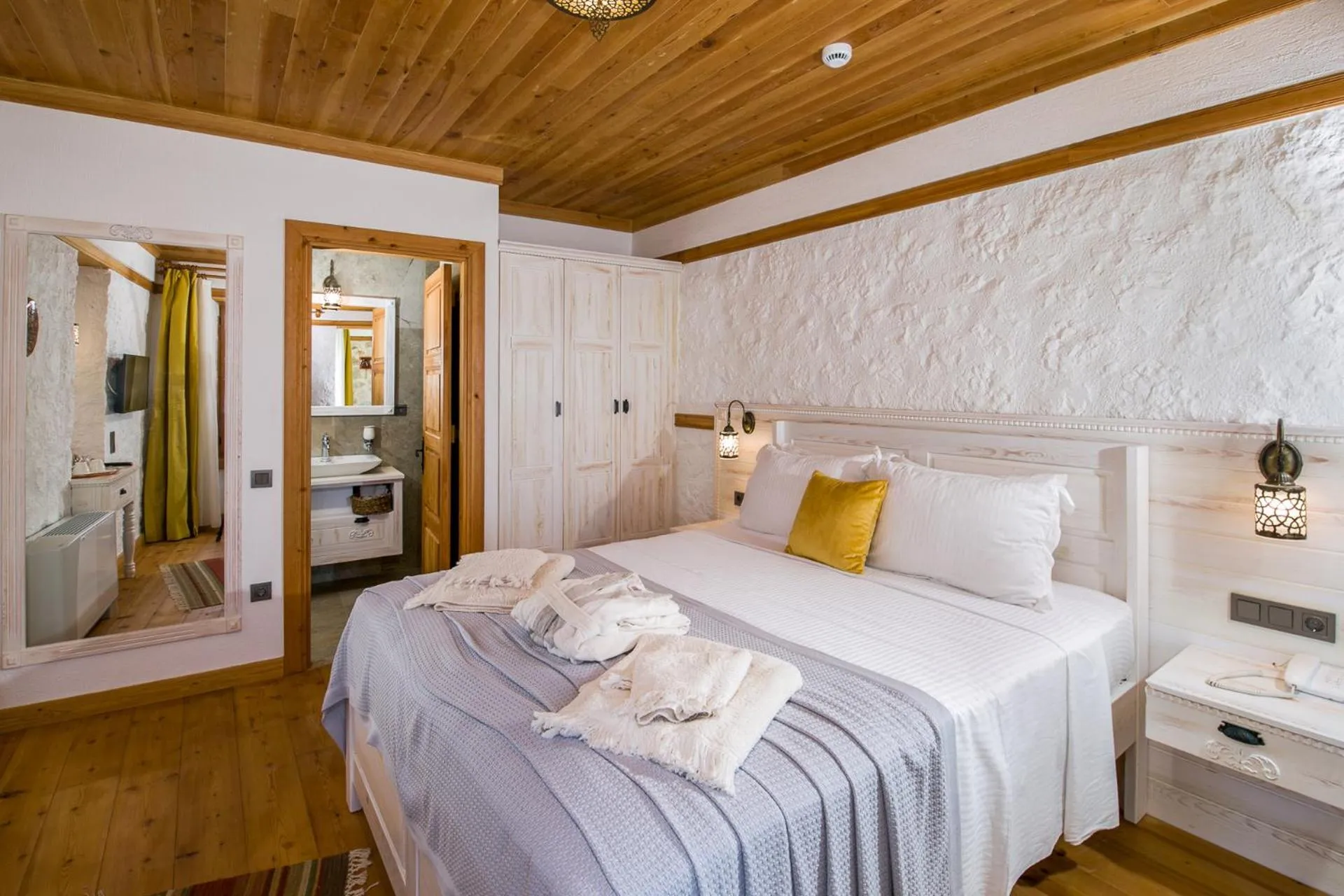 Photo of the whole room in Pier House Hotel