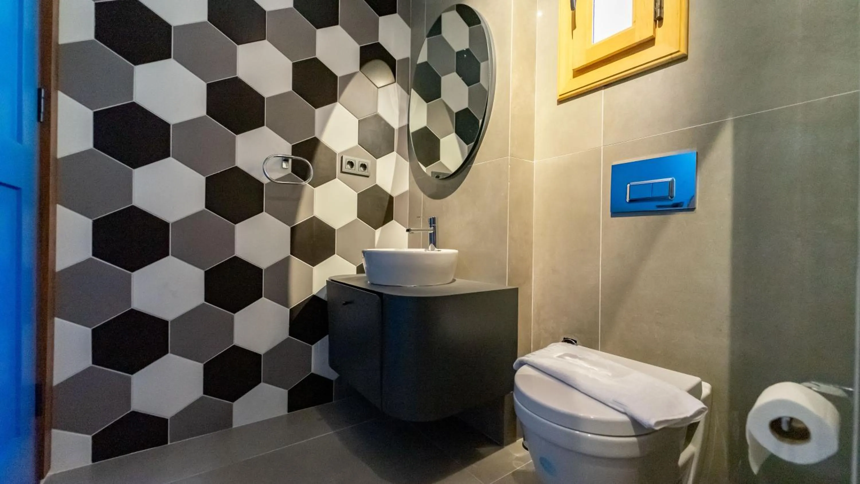 Toilet, Bathroom in Pier House Hotel