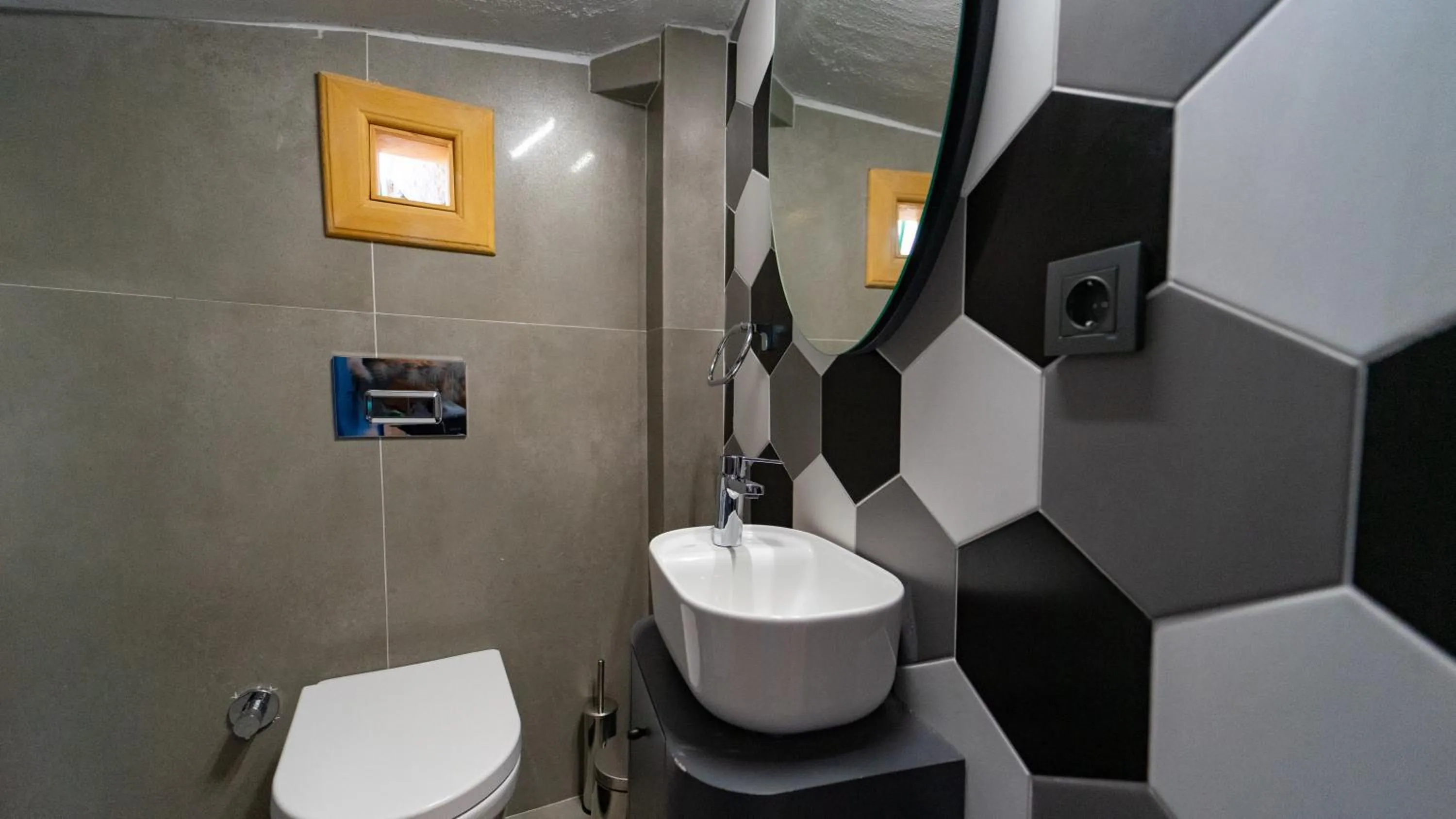 Toilet, Bathroom in Pier House Hotel