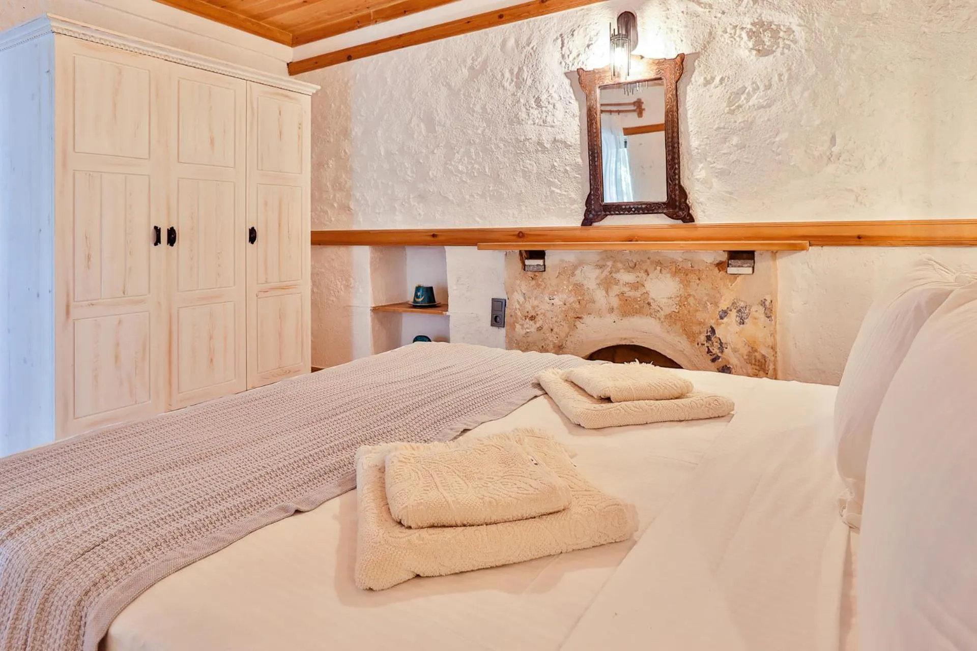 Bedroom in Pier House Hotel