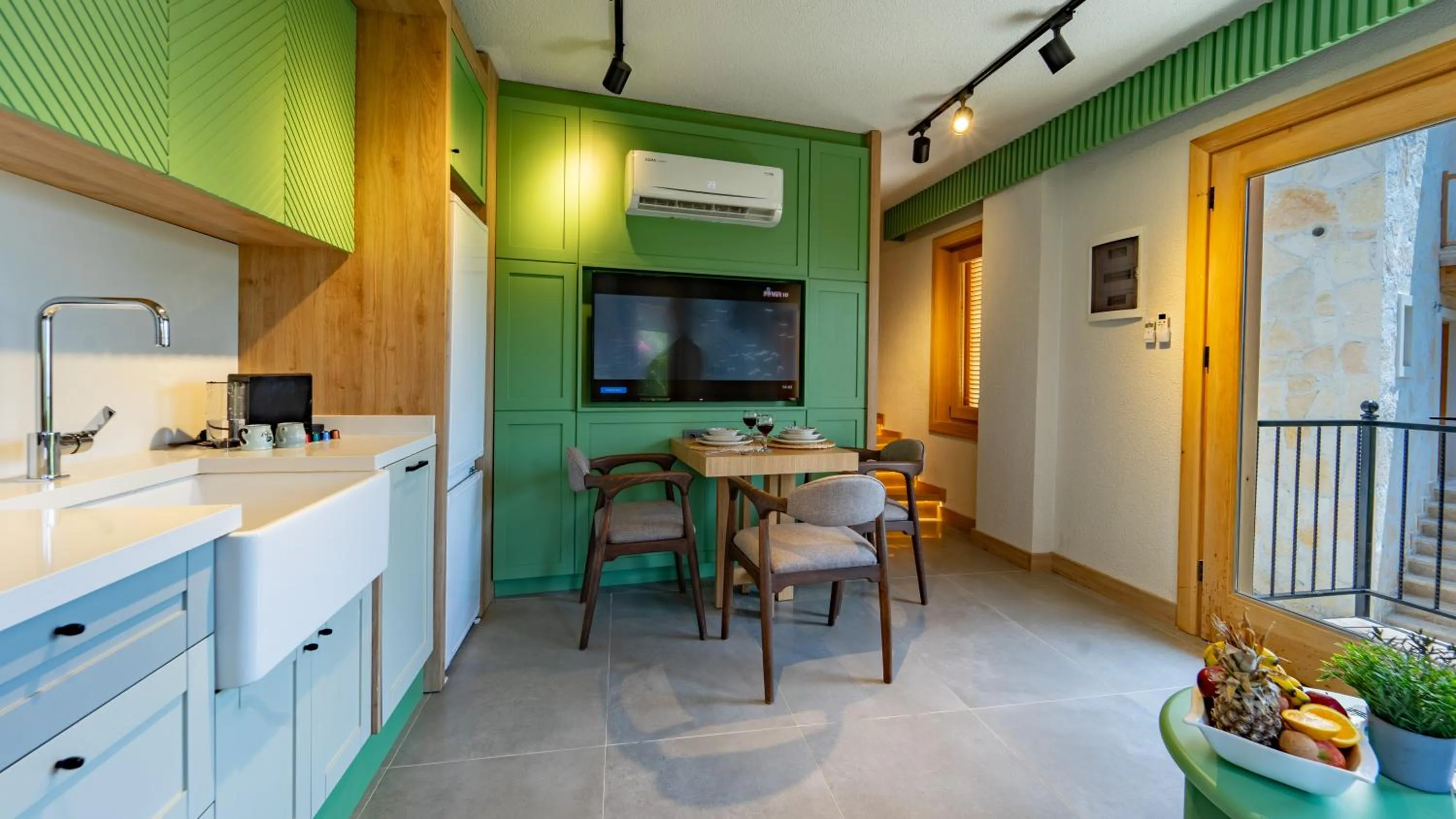 TV and multimedia, Kitchen/Kitchenette in Pier House Hotel