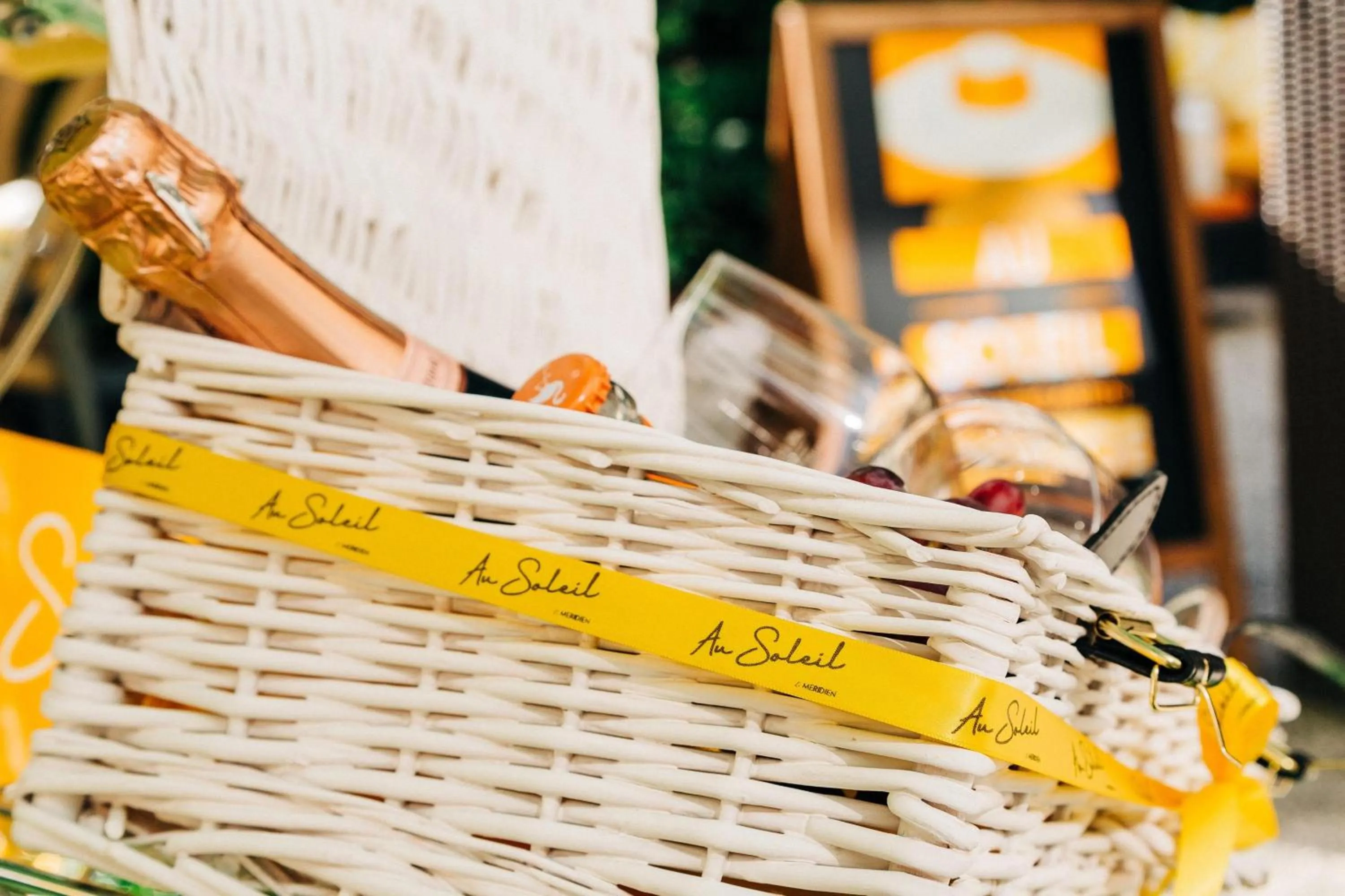 Lounge or bar in Le Meridien Munich